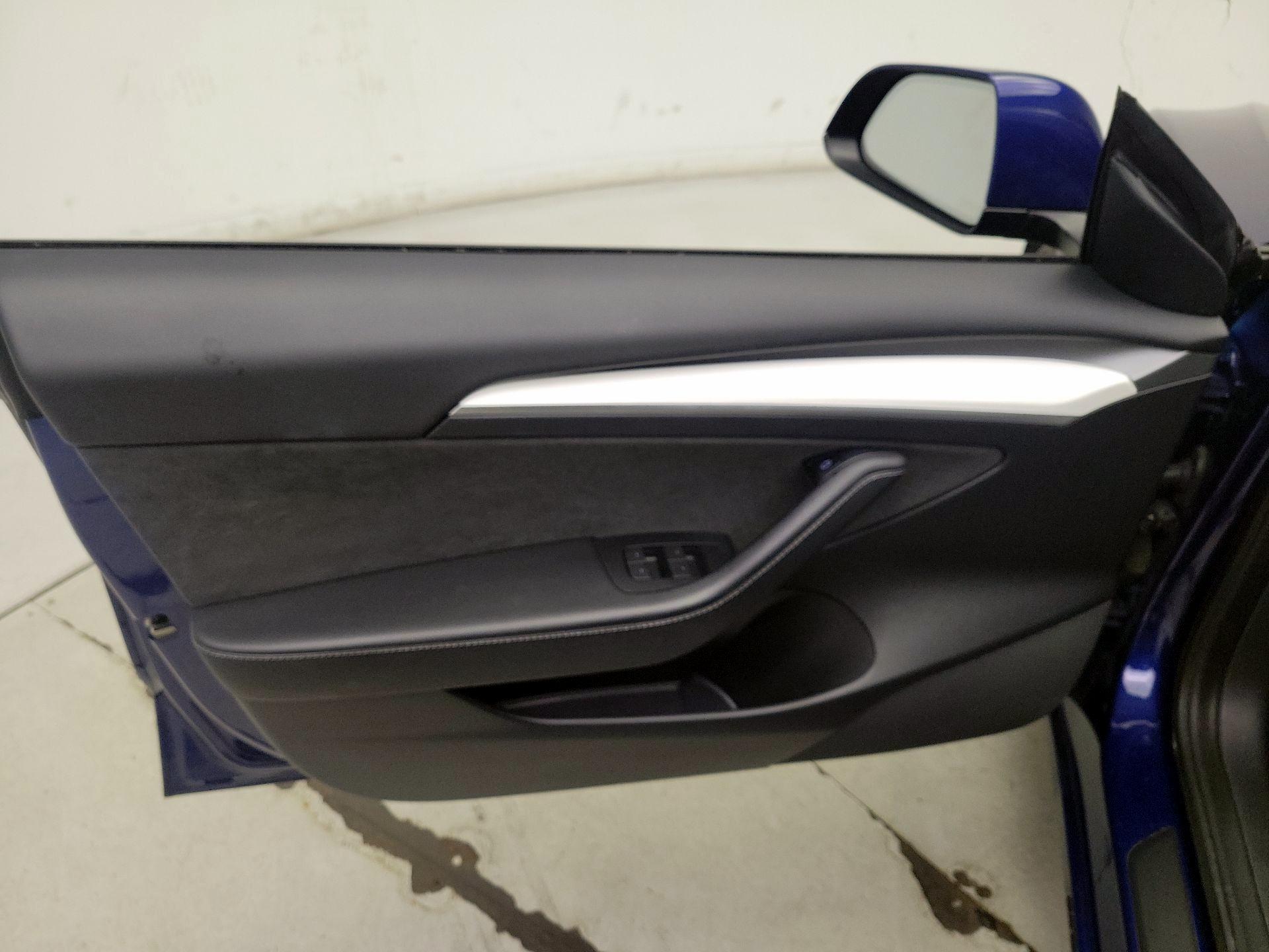 Thumbnail: 2022 Tesla Model 3 - 12