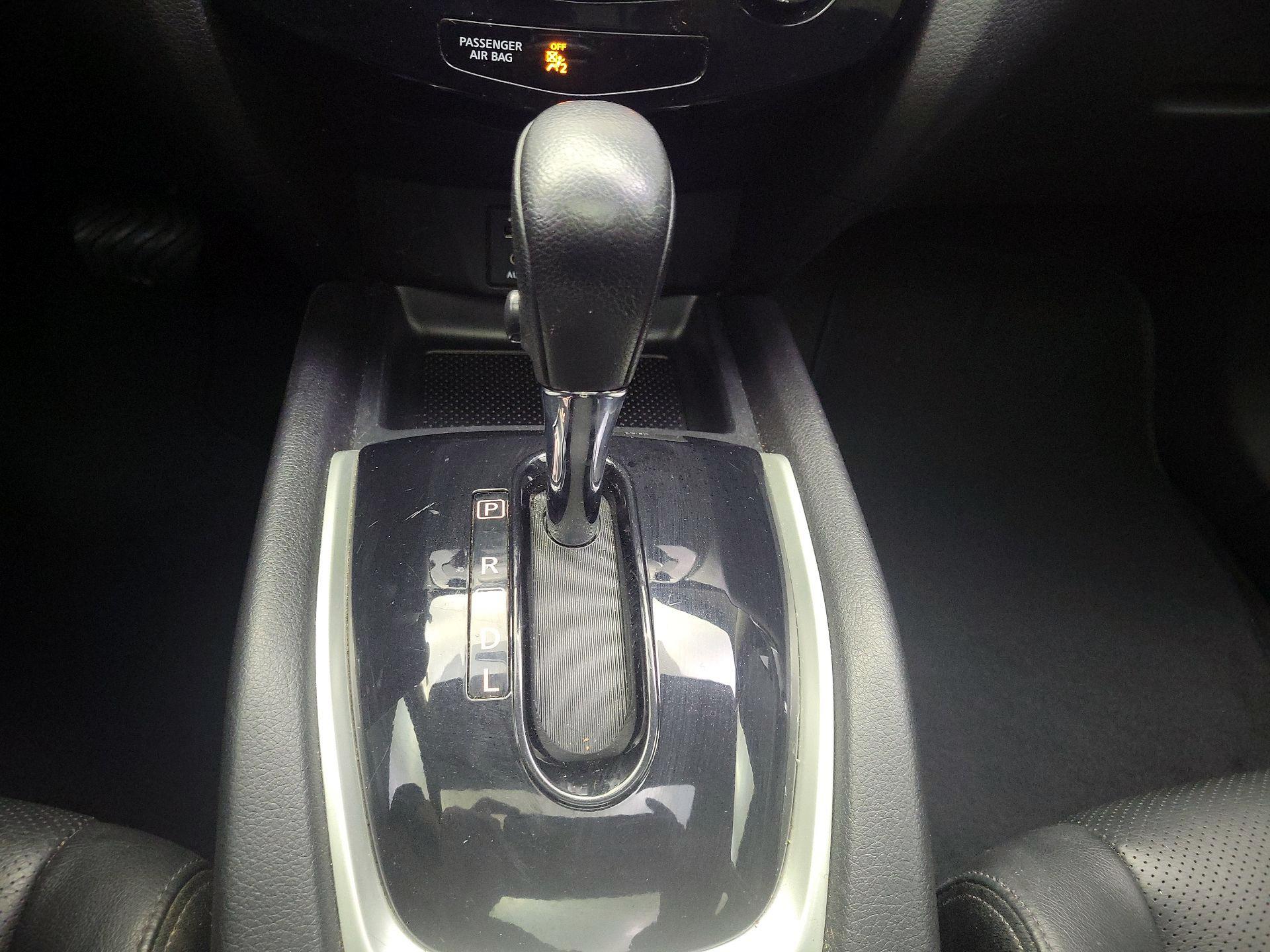 Thumbnail: 2015 Nissan Rogue - 18