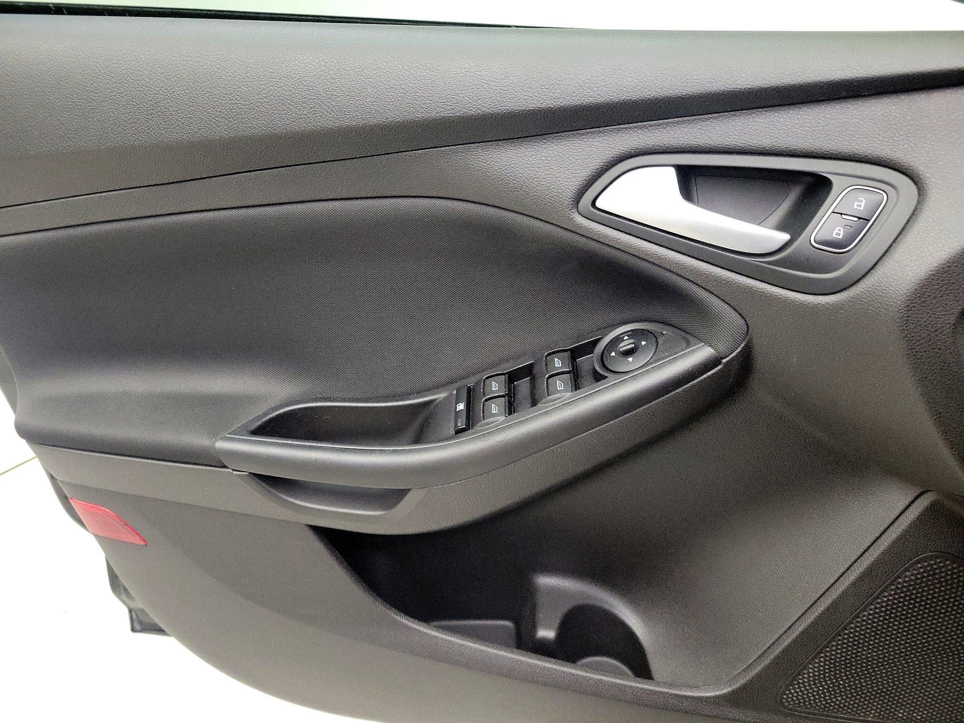 Thumbnail: 2017 Ford Focus - 12