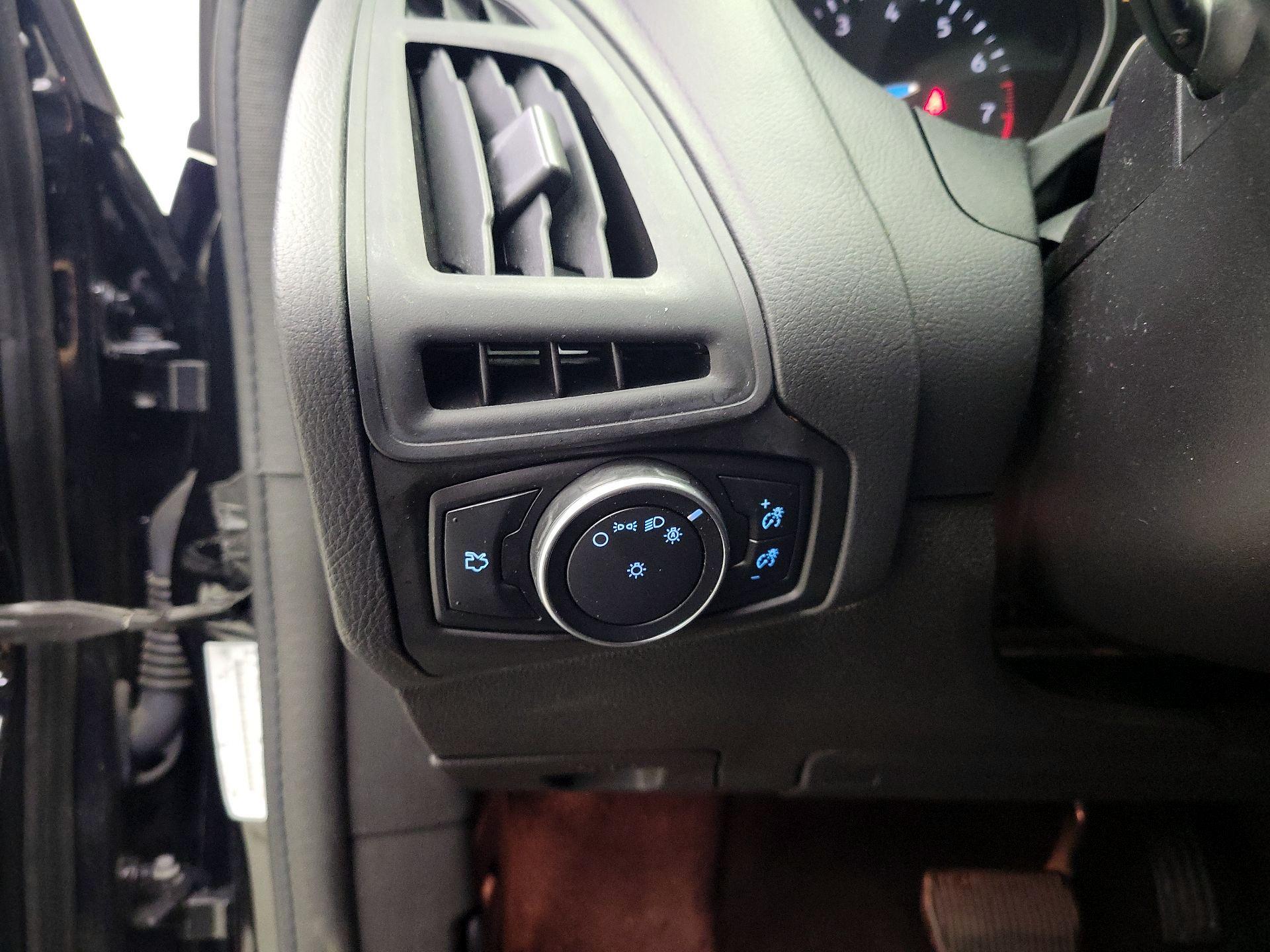 Thumbnail: 2017 Ford Focus - 13