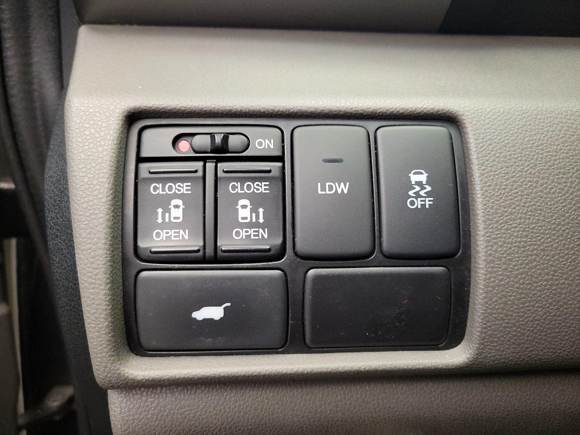 Thumbnail: 2016 Honda Odyssey - 13