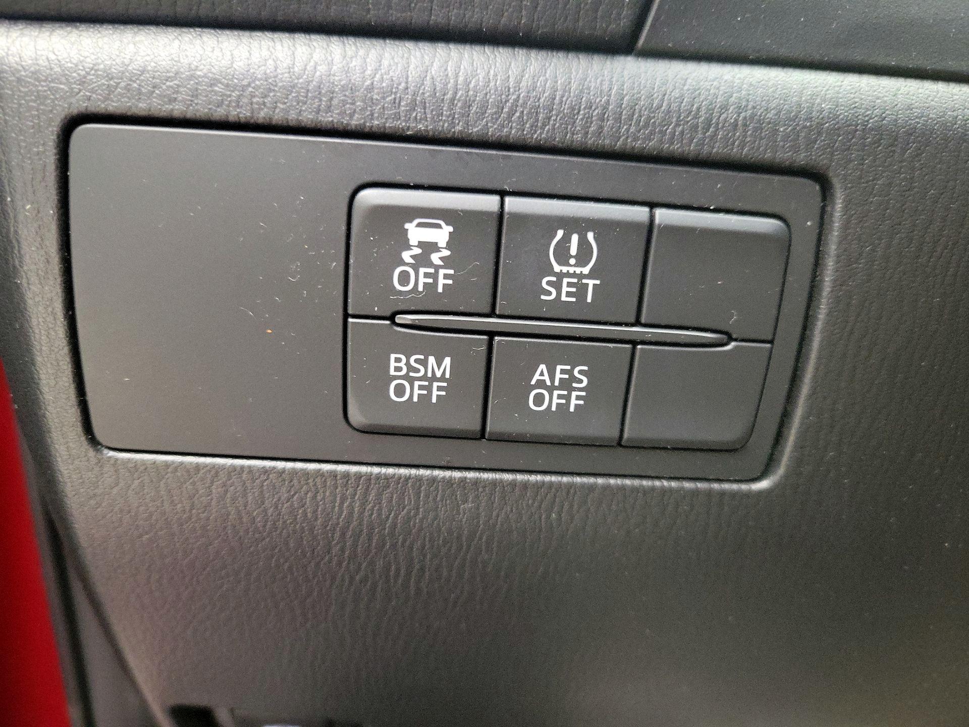 Thumbnail: 2015 Mazda Mazda3 - 13