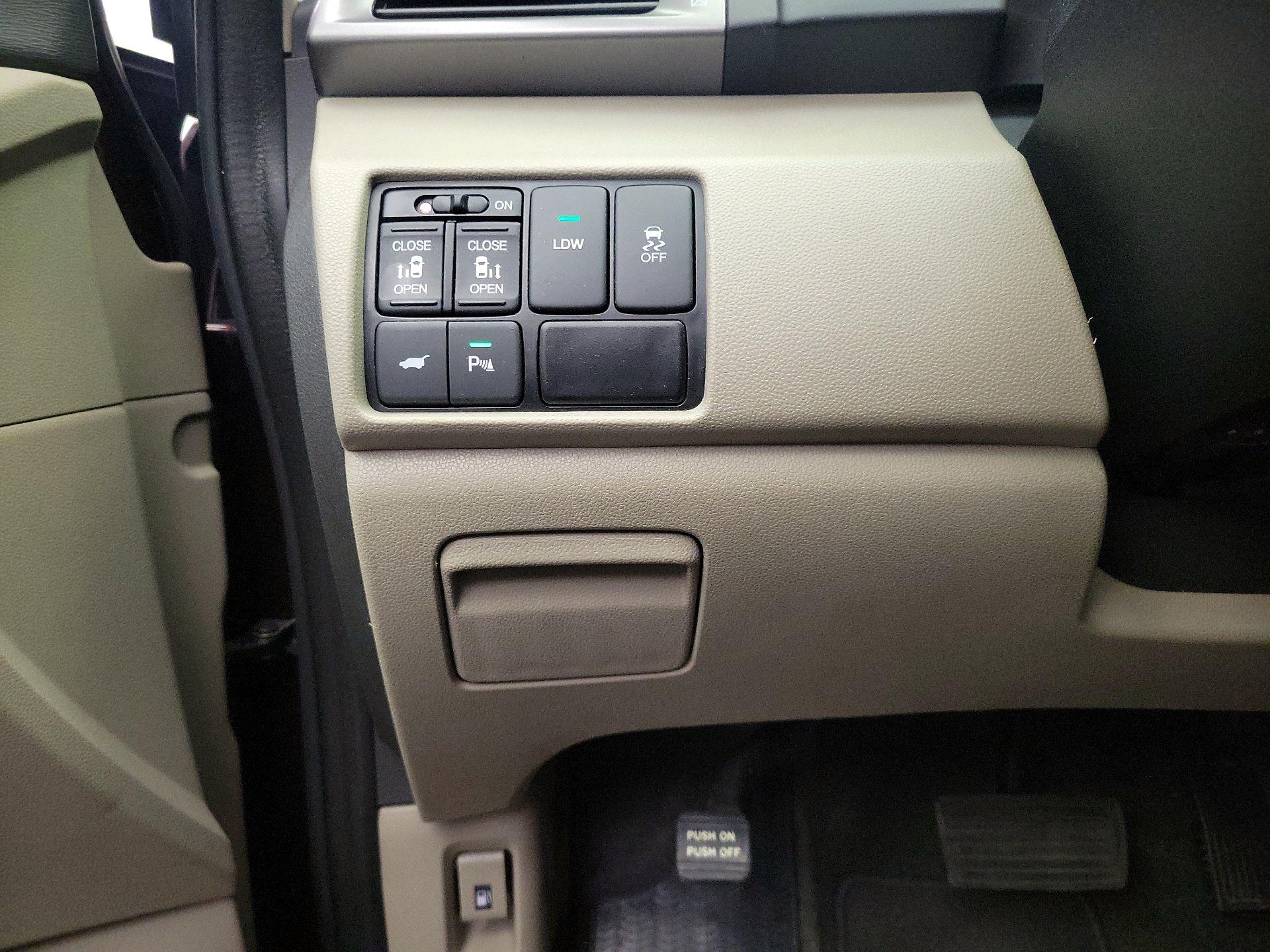 Thumbnail: 2015 Honda Odyssey - 13