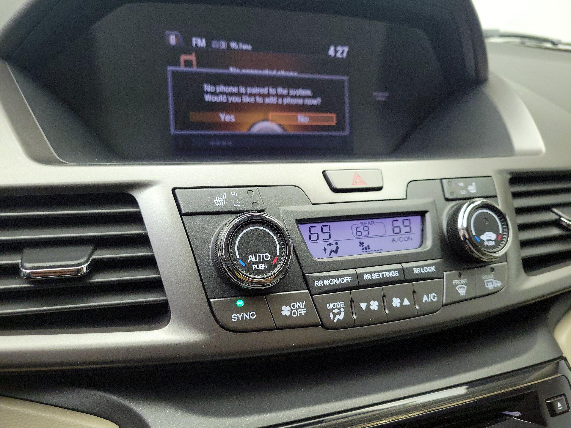 Thumbnail: 2015 Honda Odyssey - 17