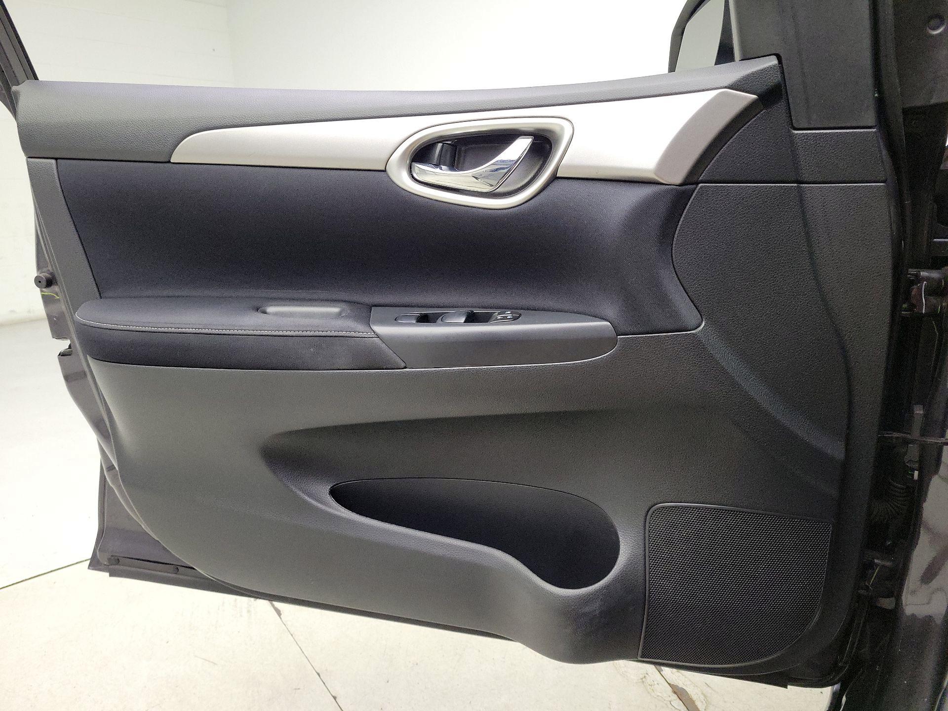 Thumbnail: 2014 Nissan Sentra - 12