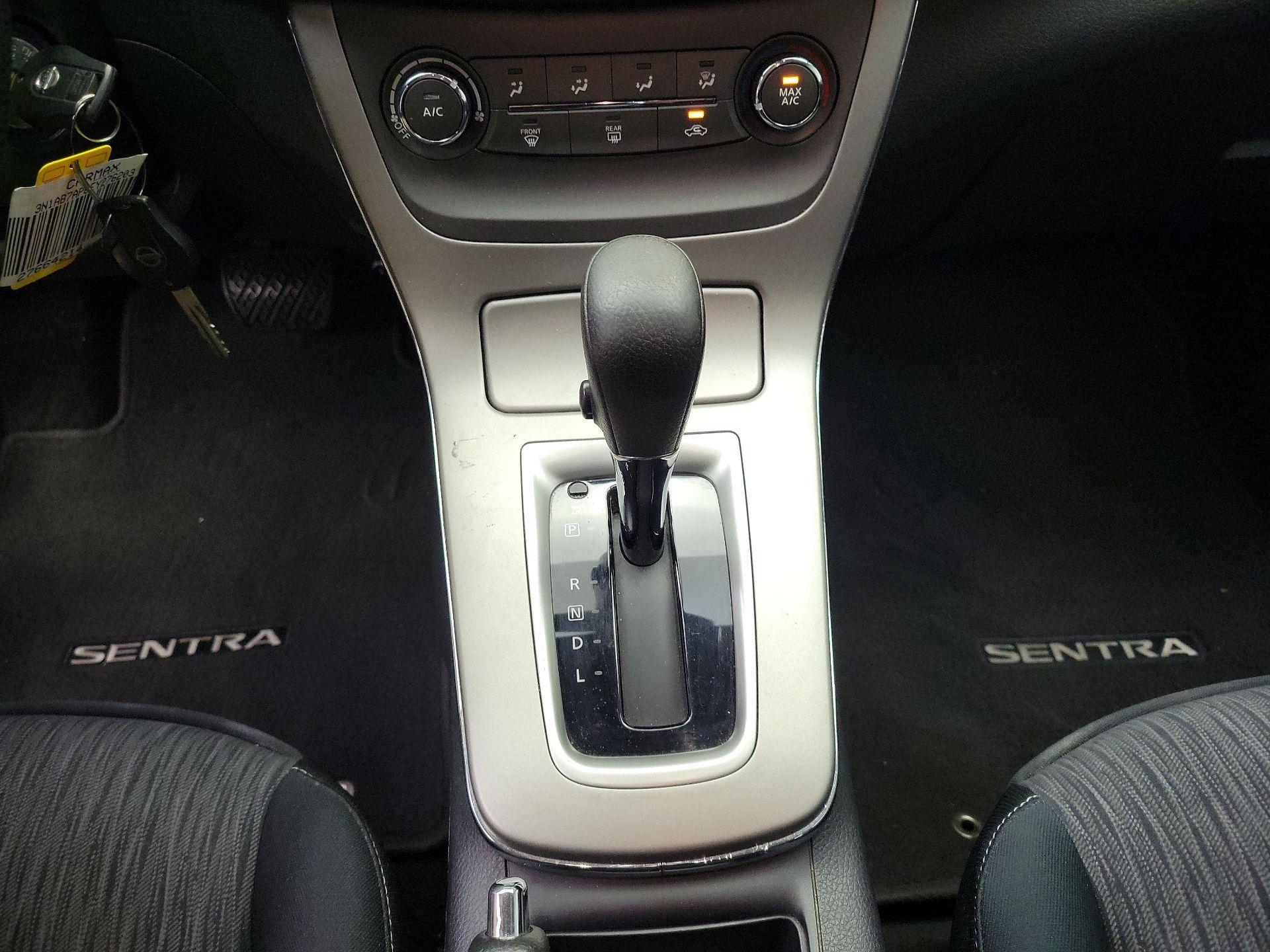 Thumbnail: 2014 Nissan Sentra - 16