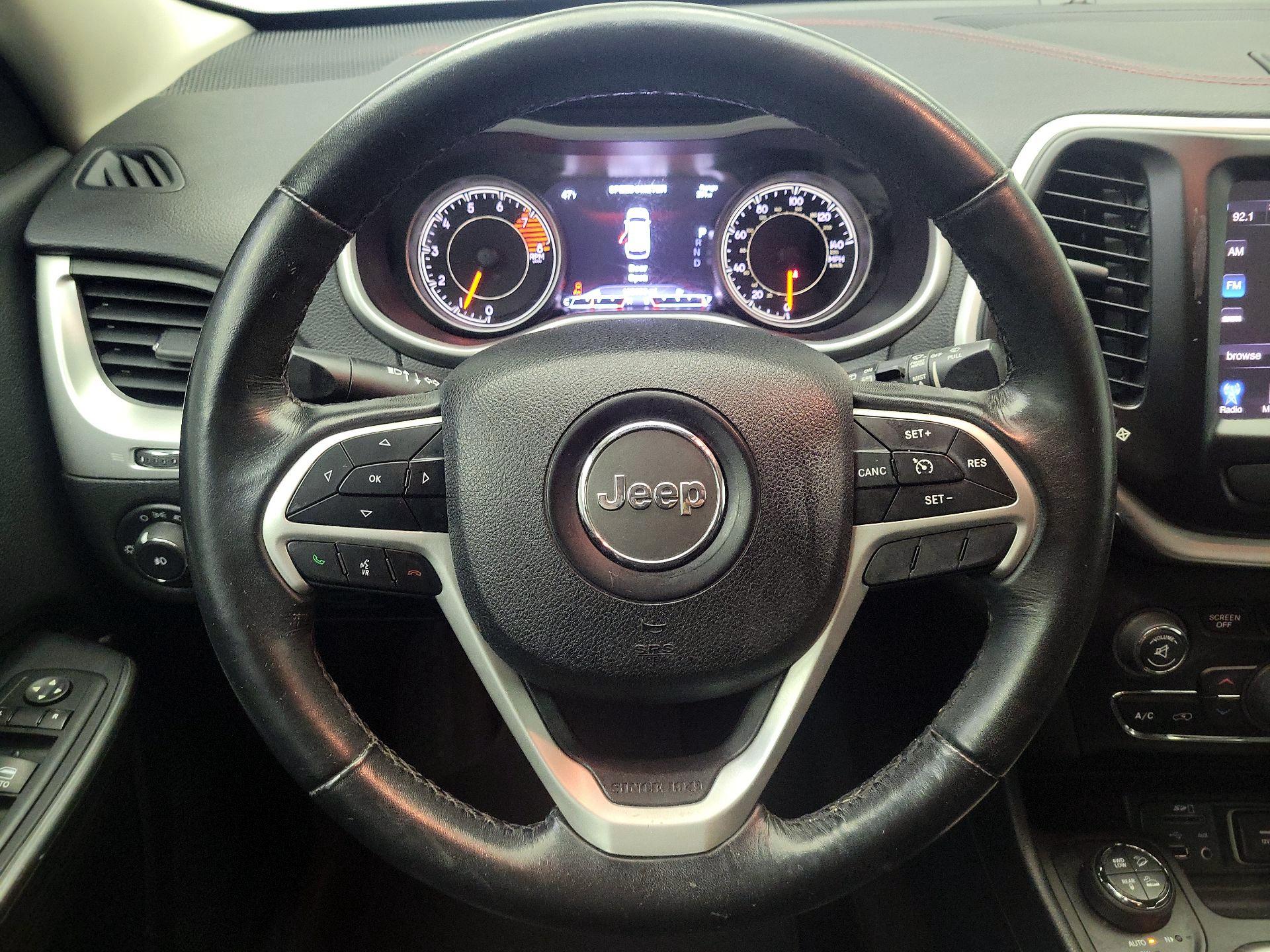 Thumbnail: 2016 Jeep Cherokee - 10