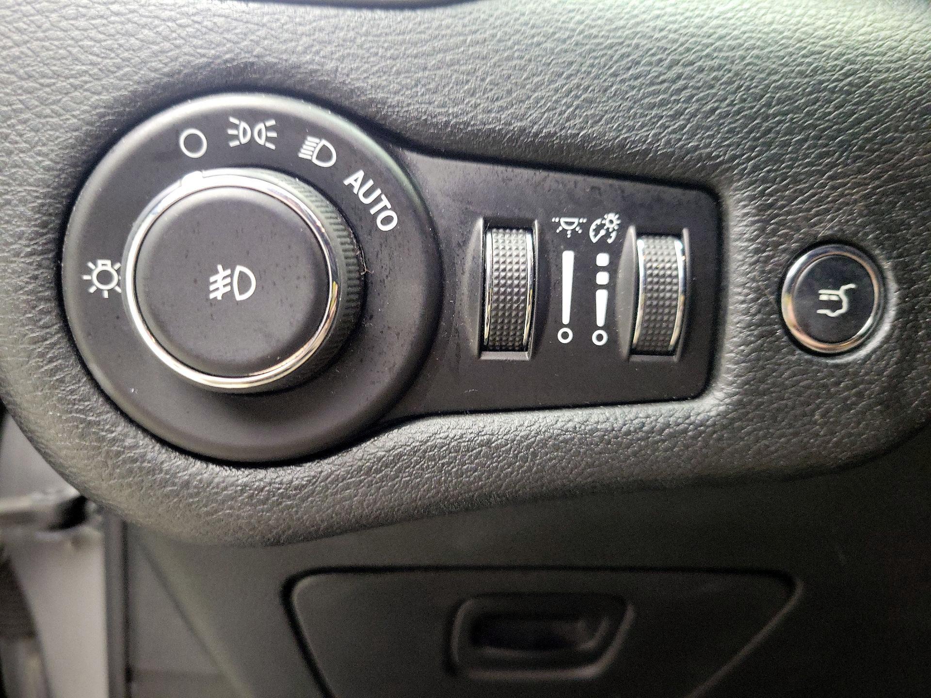 Thumbnail: 2016 Jeep Cherokee - 13