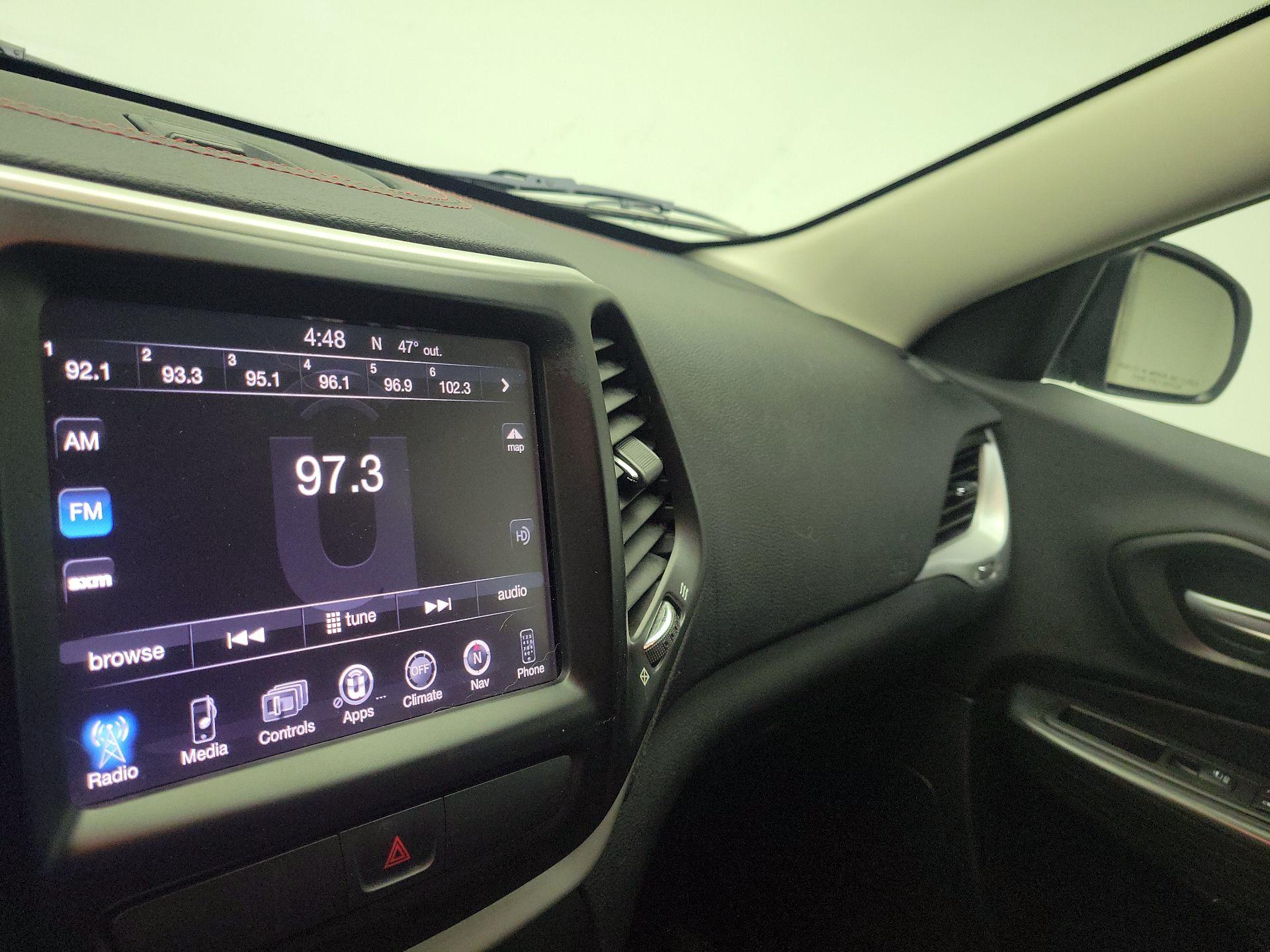 Thumbnail: 2016 Jeep Cherokee - 16