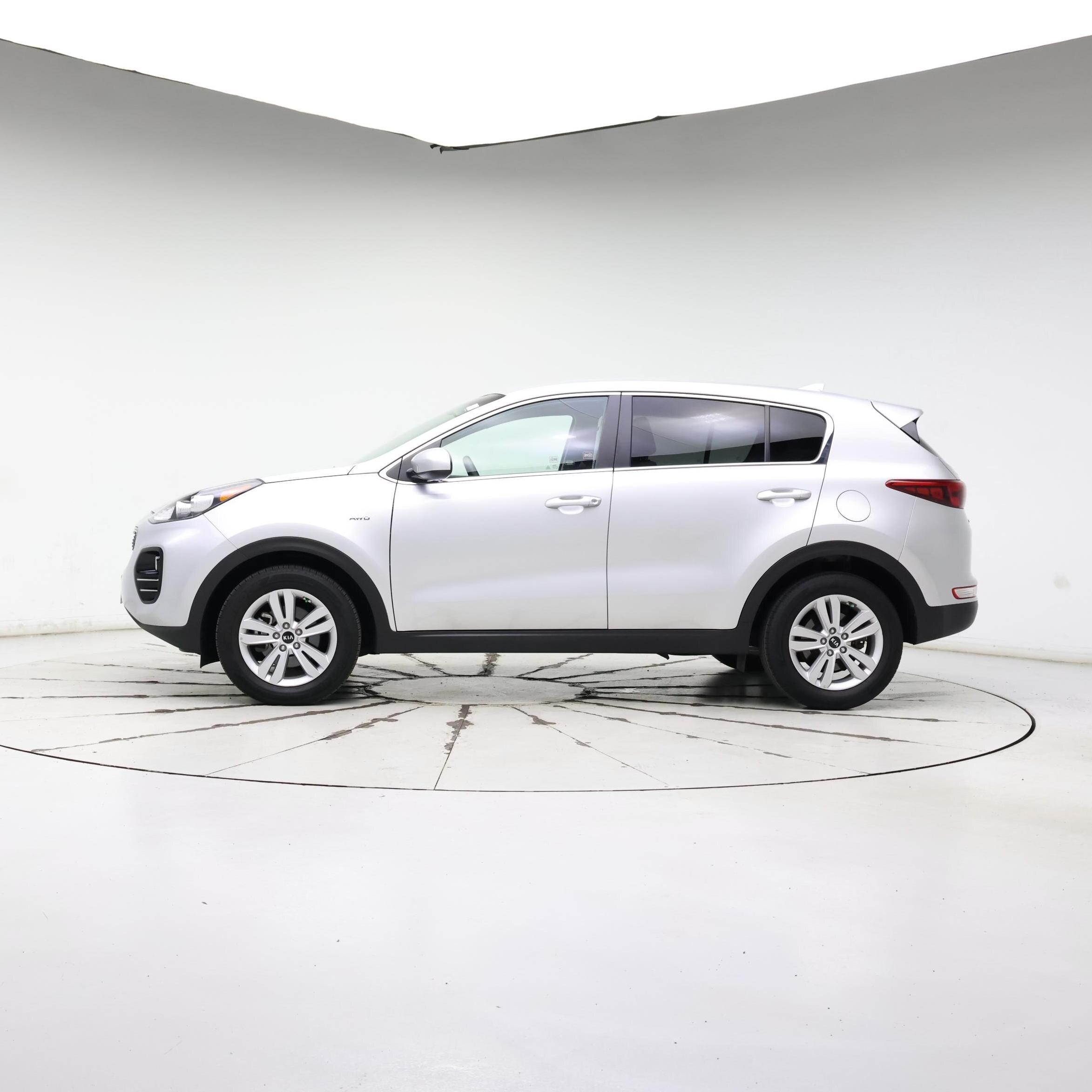 Thumbnail: 2017 Kia Sportage - 3