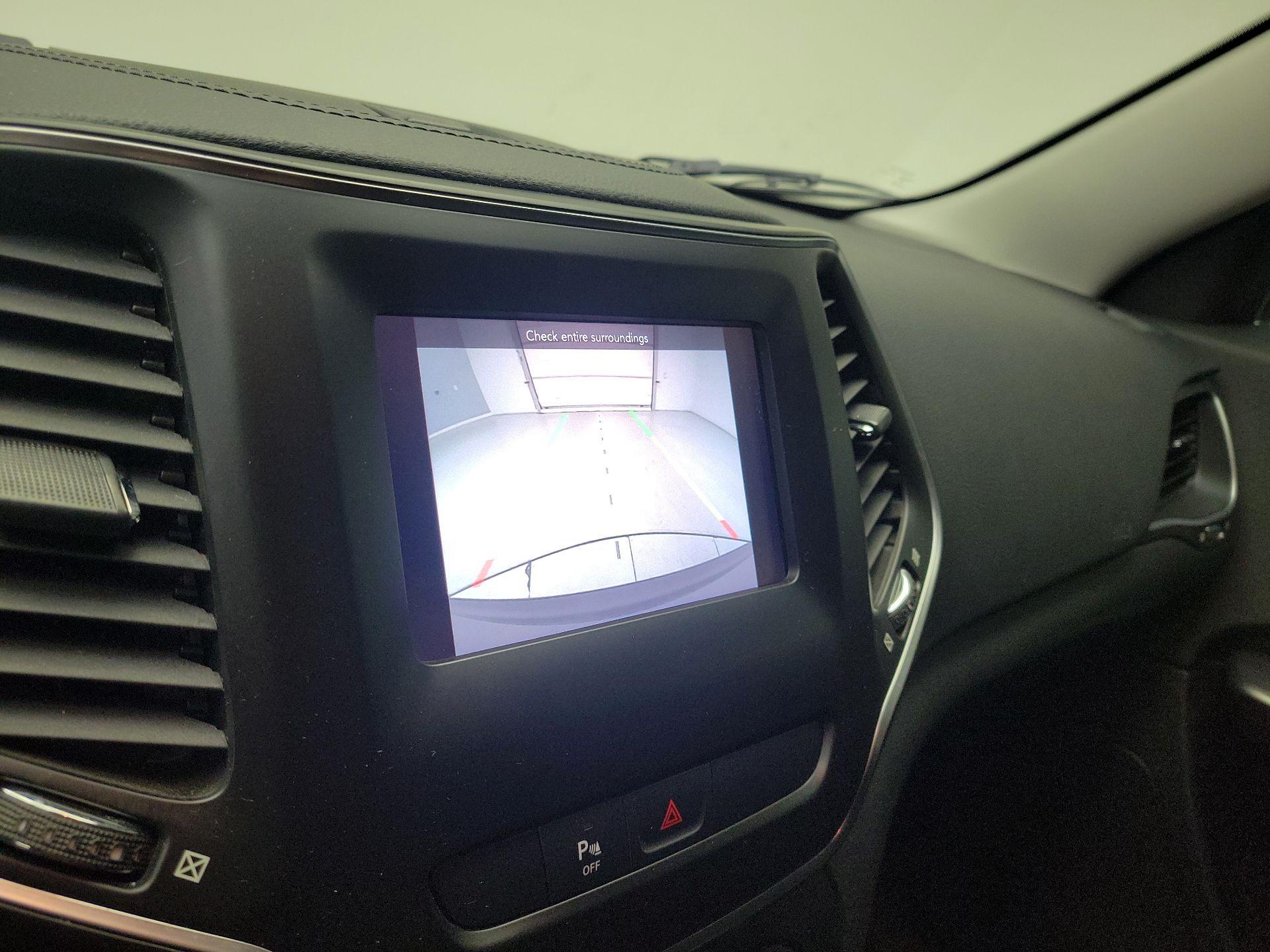 Thumbnail: 2019 Jeep Cherokee - 14