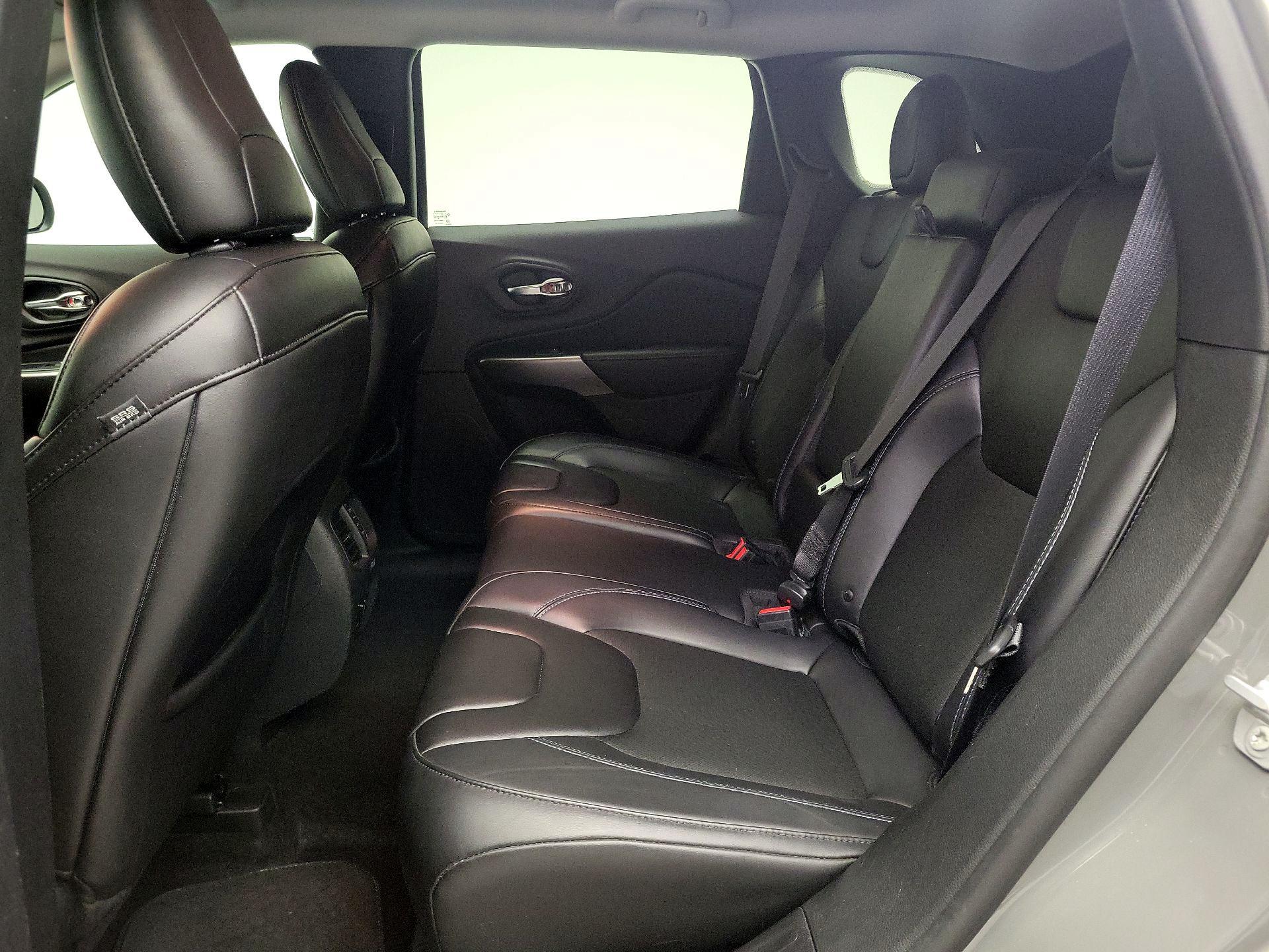 Thumbnail: 2019 Jeep Cherokee - 19