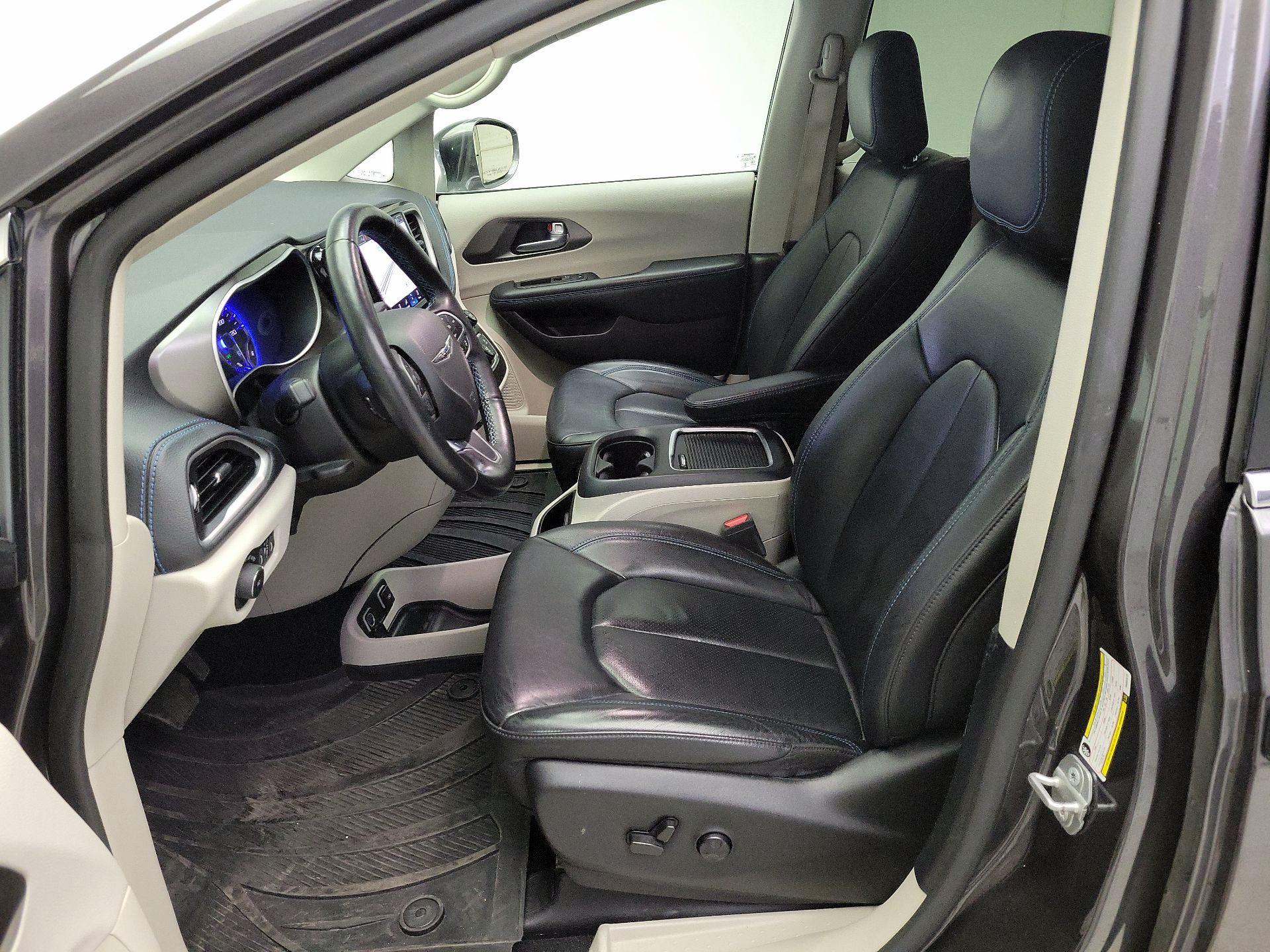 Thumbnail: 2021 Chrysler Pacifica - 11