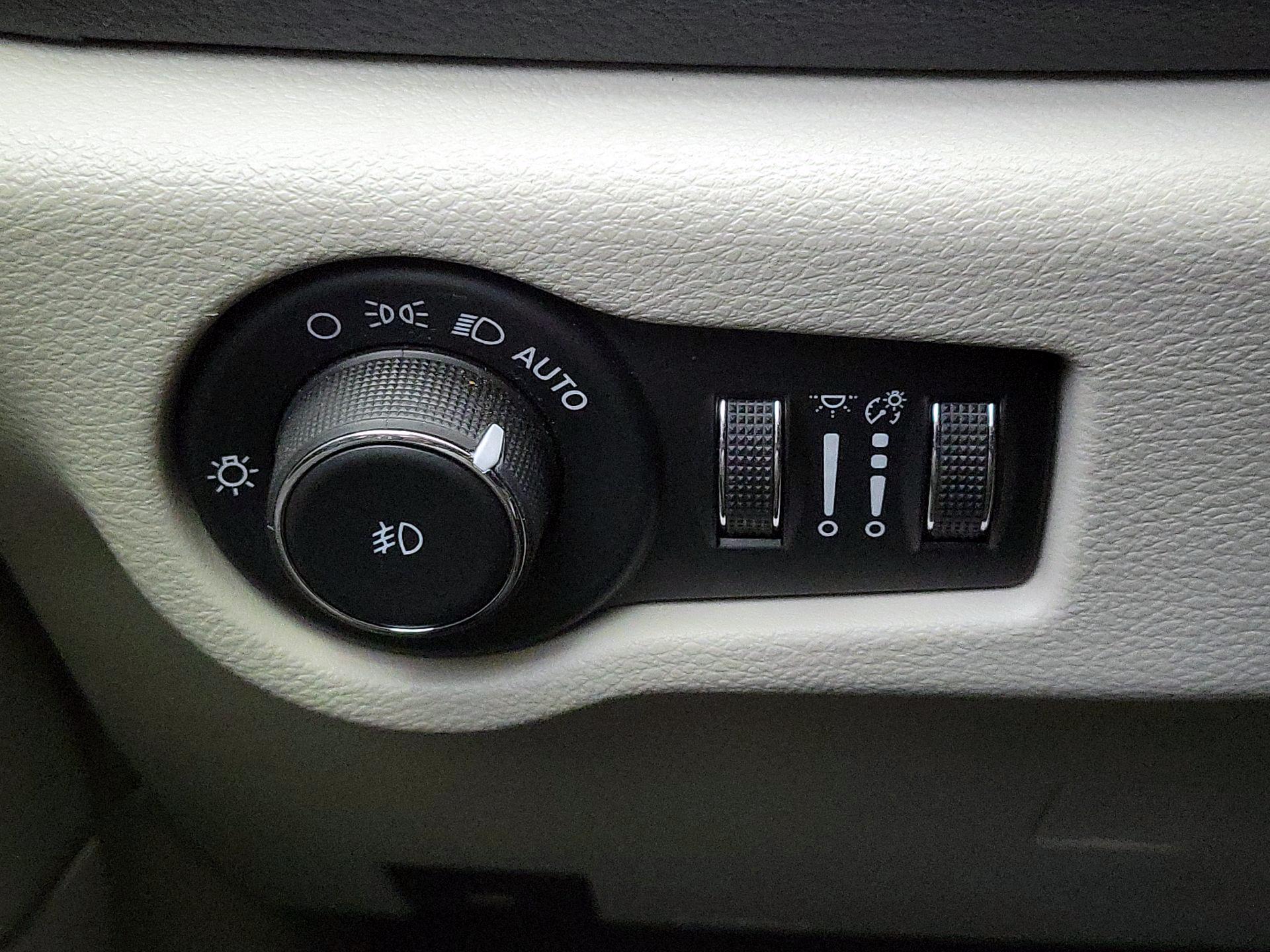 Thumbnail: 2021 Chrysler Pacifica - 13