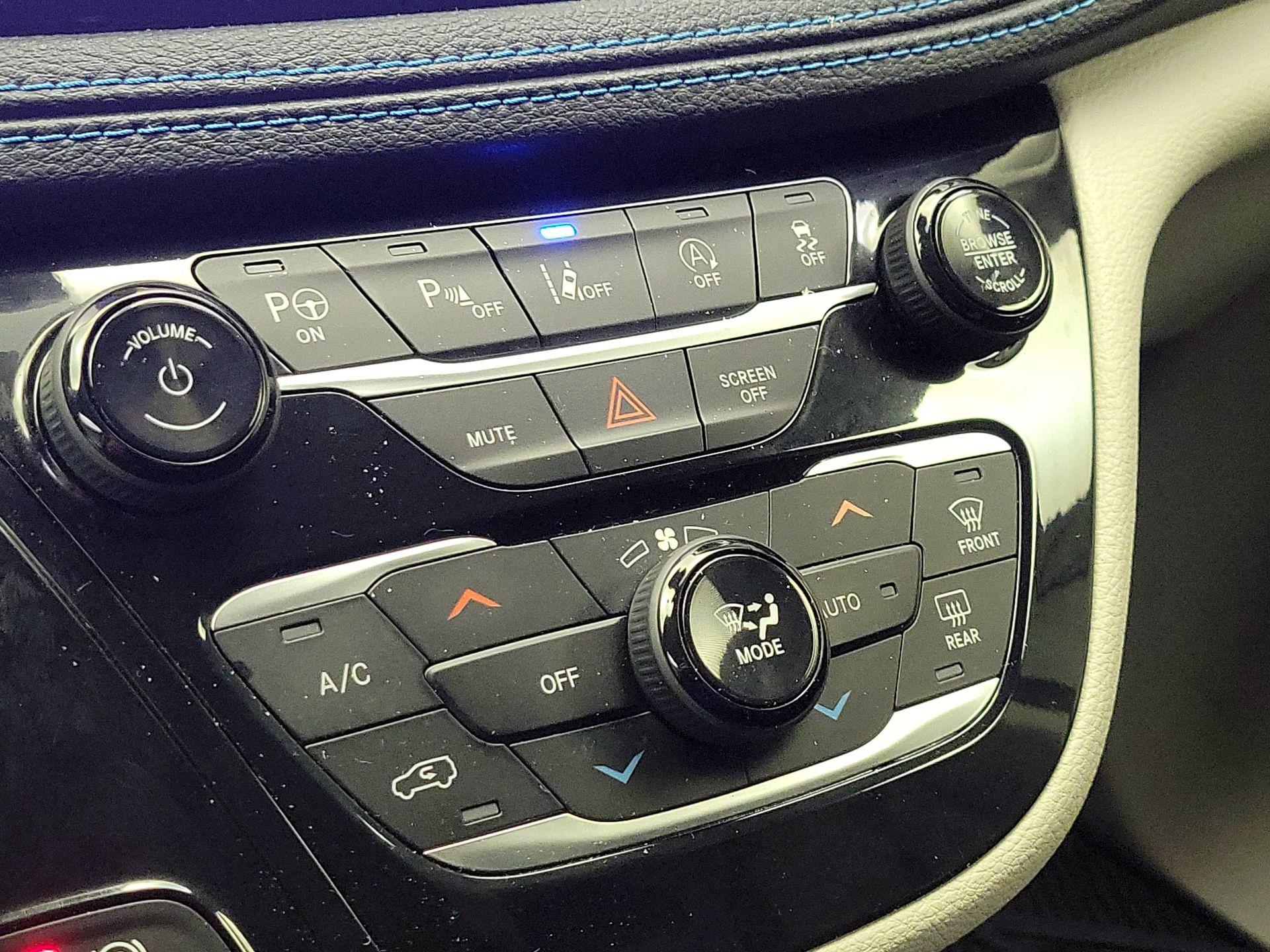 Thumbnail: 2021 Chrysler Pacifica - 17