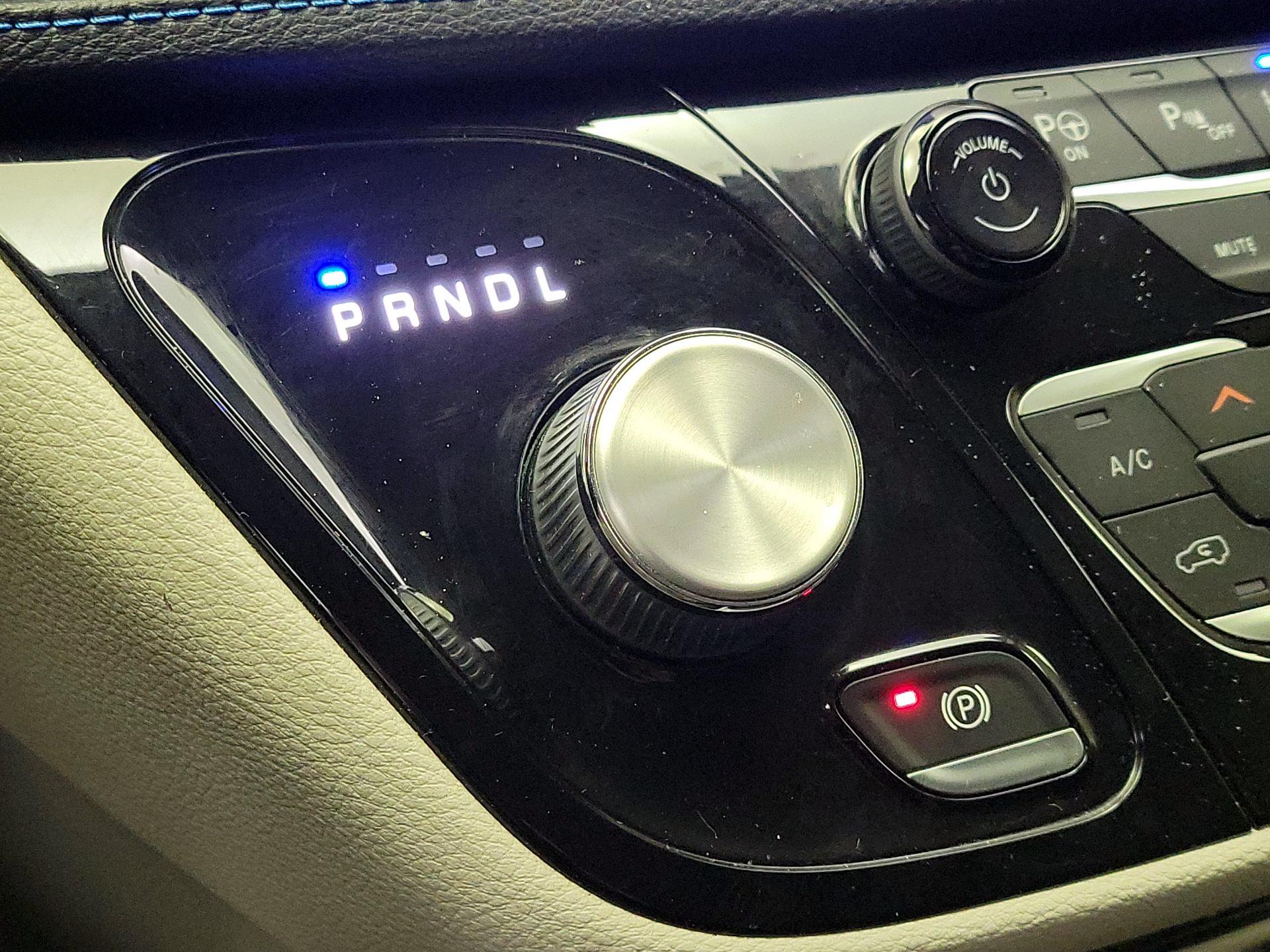 Thumbnail: 2021 Chrysler Pacifica - 18