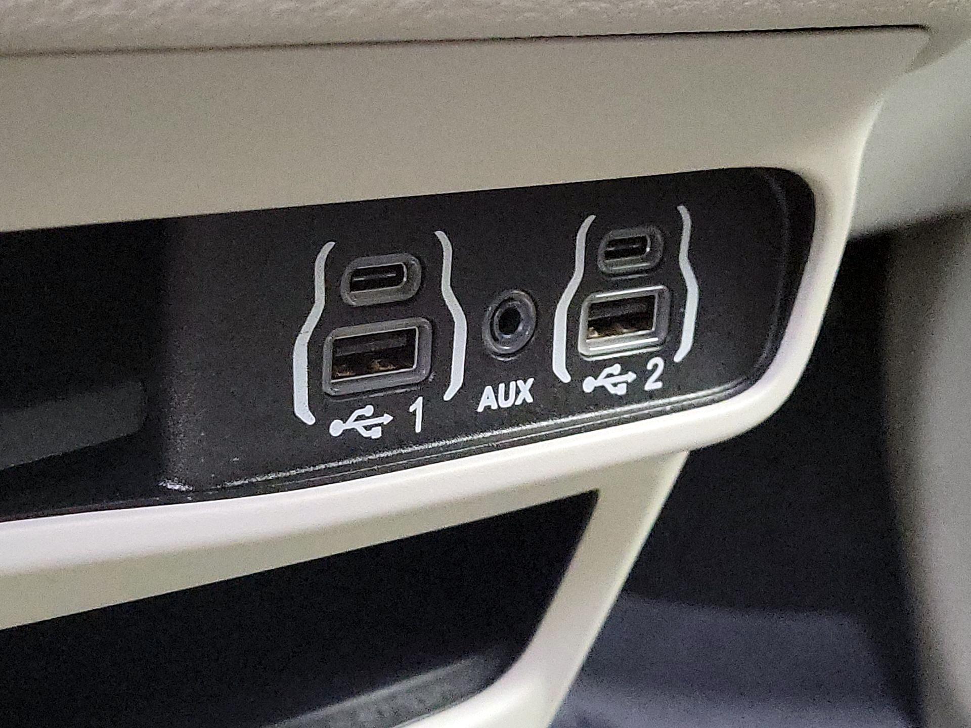 Thumbnail: 2021 Chrysler Pacifica - 19