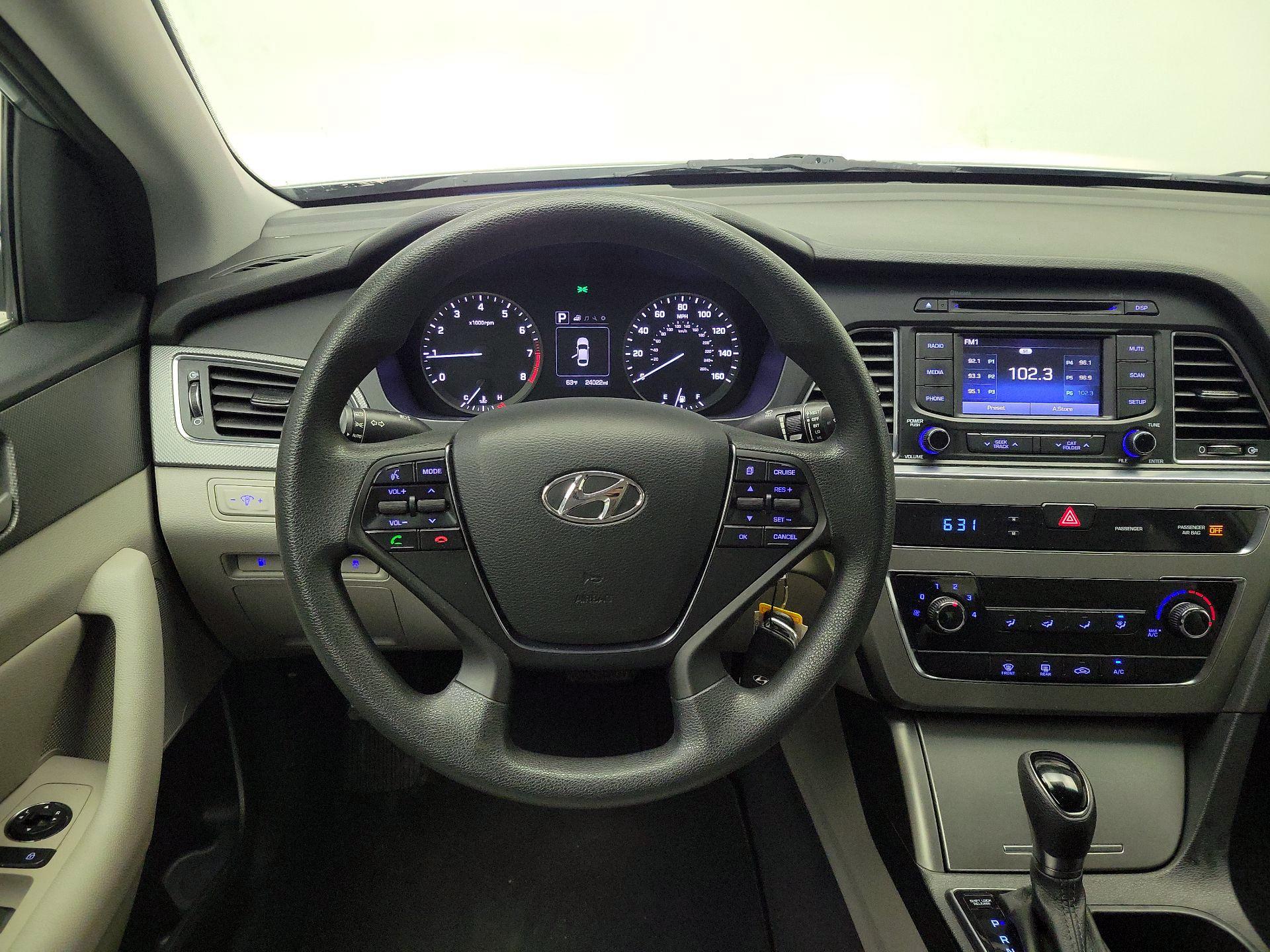 Thumbnail: 2015 Hyundai Sonata - 10