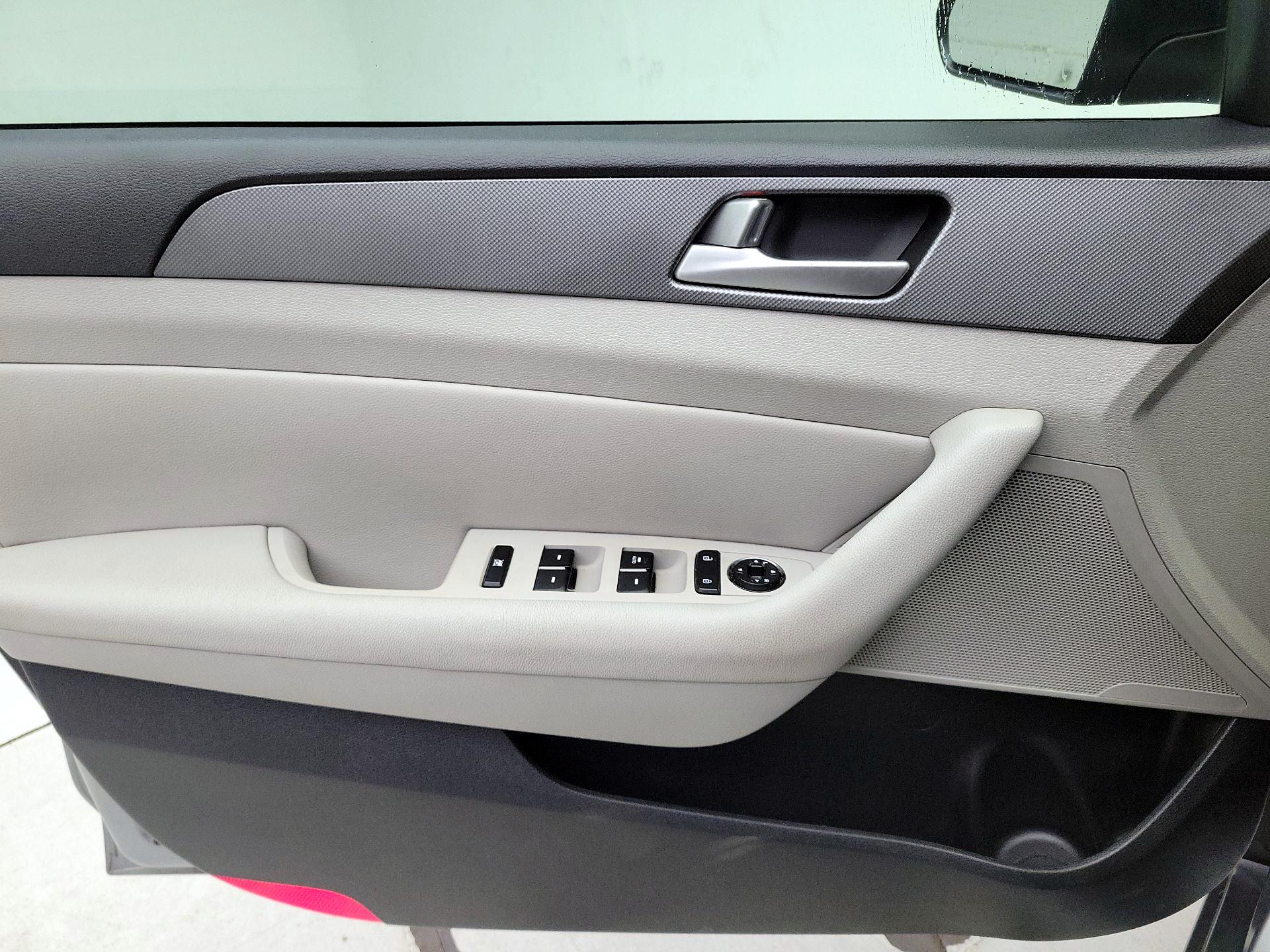 Thumbnail: 2015 Hyundai Sonata - 12