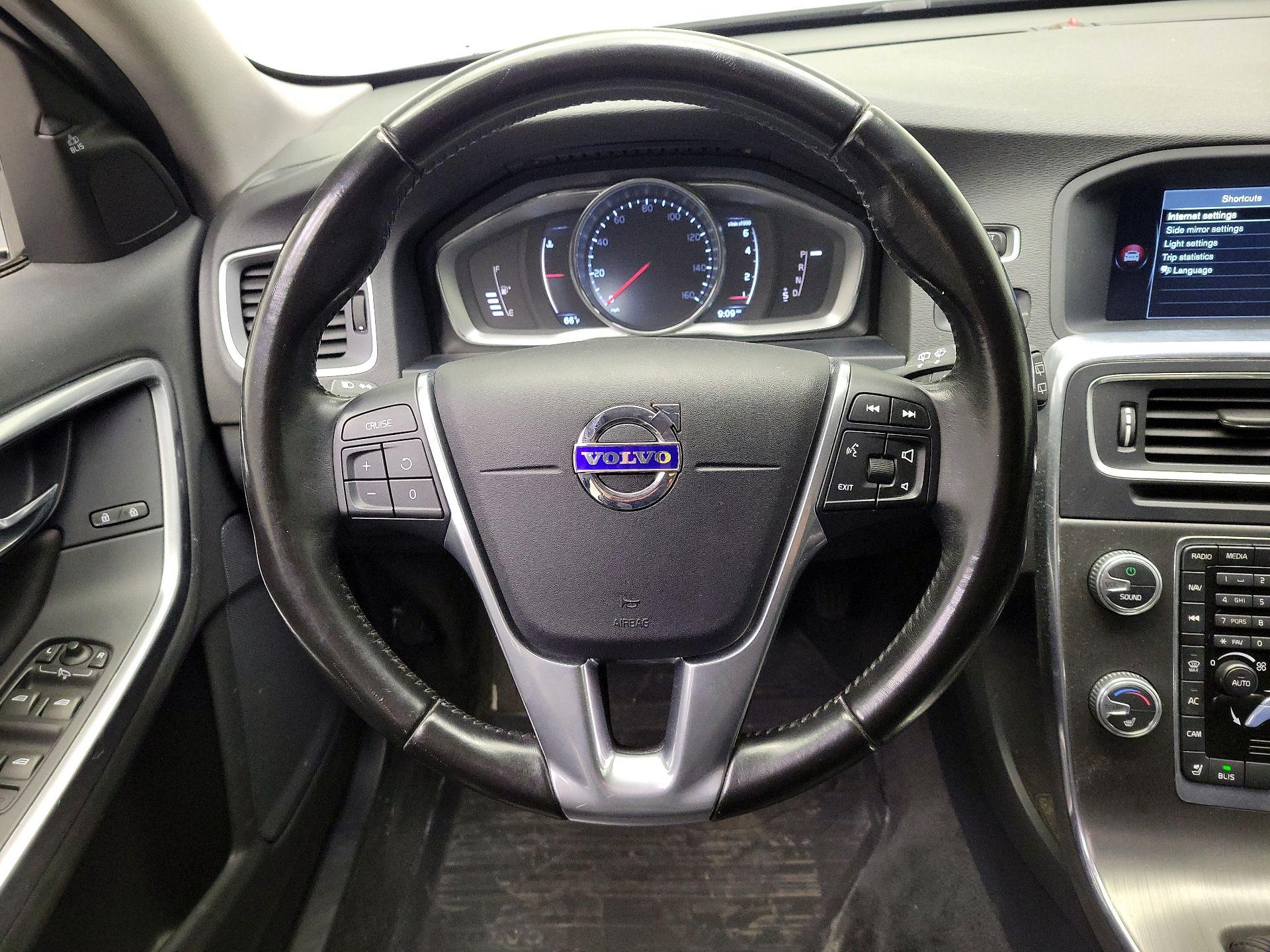 Thumbnail: 2016 Volvo S60 - 10