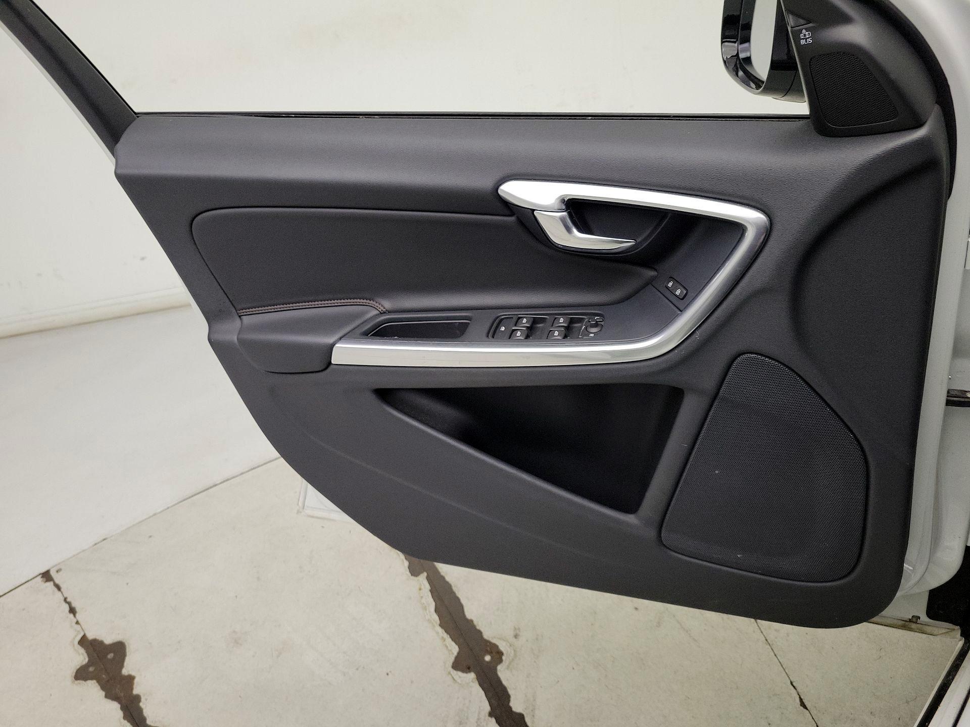 Thumbnail: 2016 Volvo S60 - 12