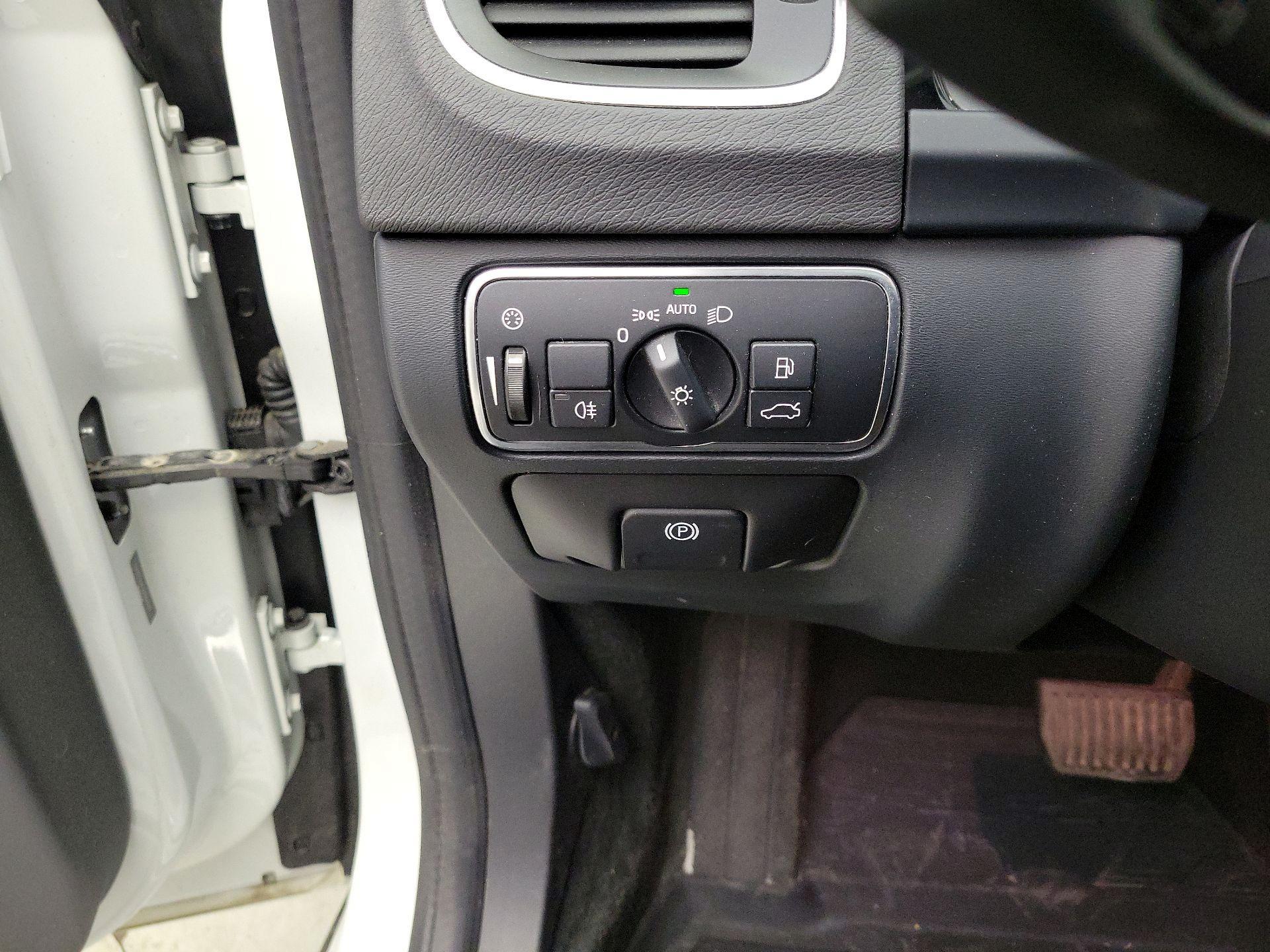 Thumbnail: 2016 Volvo S60 - 13