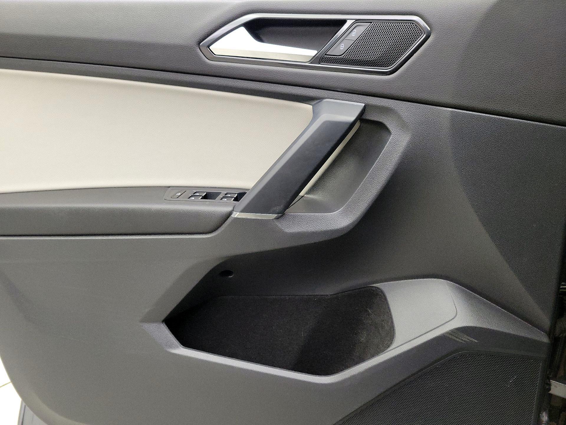 Thumbnail: 2018 Volkswagen Tiguan - 12