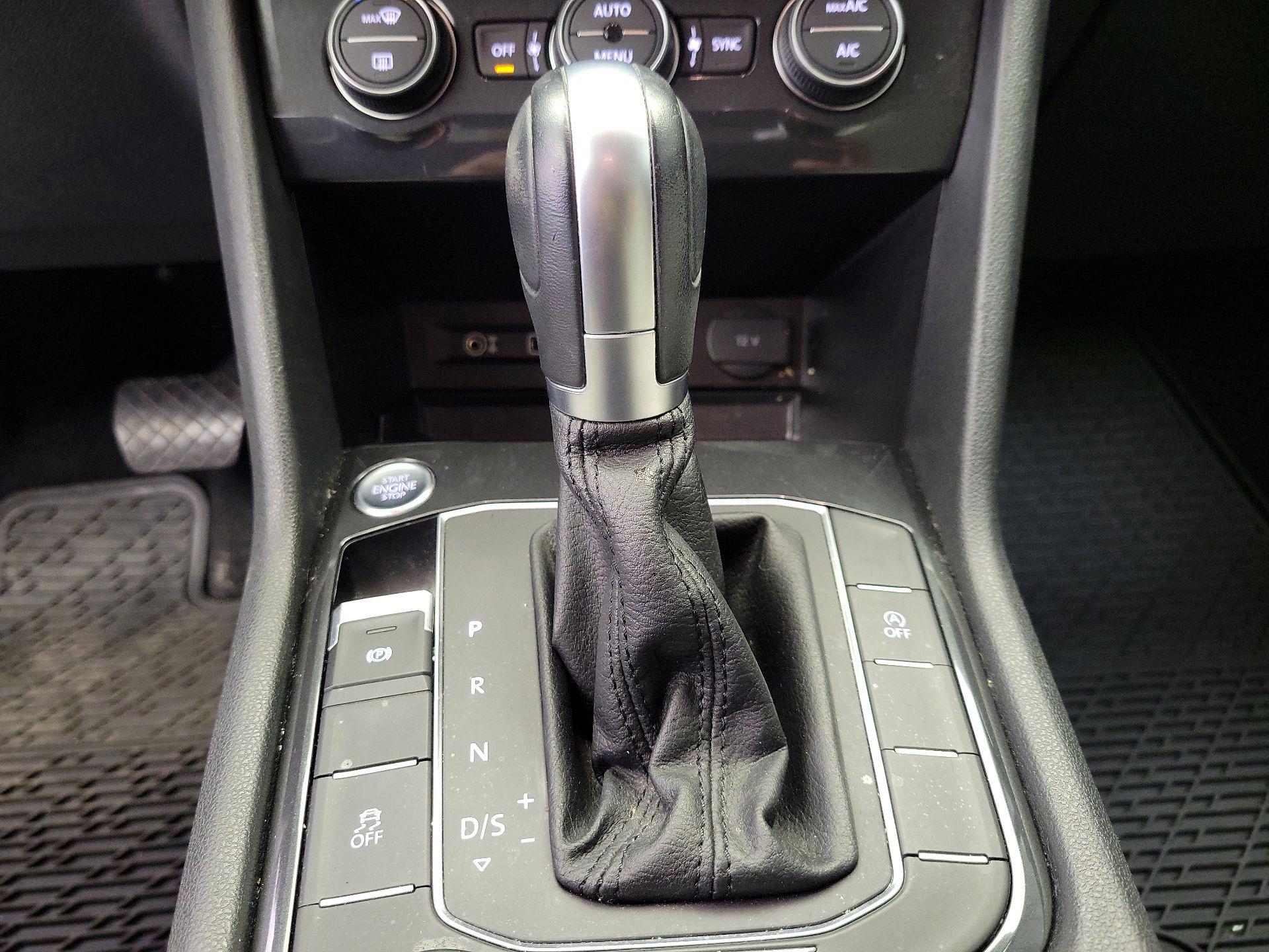 Thumbnail: 2018 Volkswagen Tiguan - 16