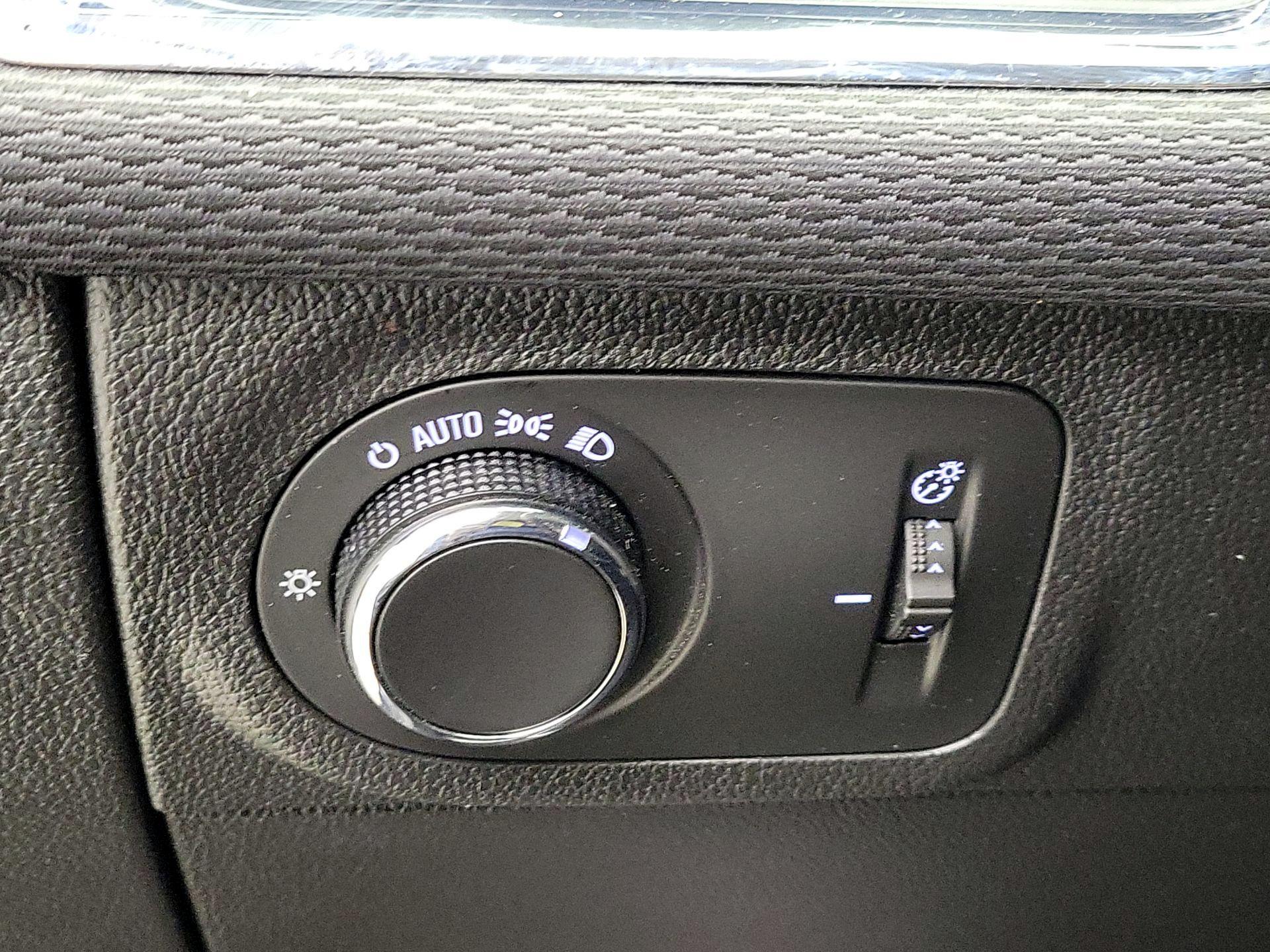 Thumbnail: 2016 Chevrolet Cruze - 13