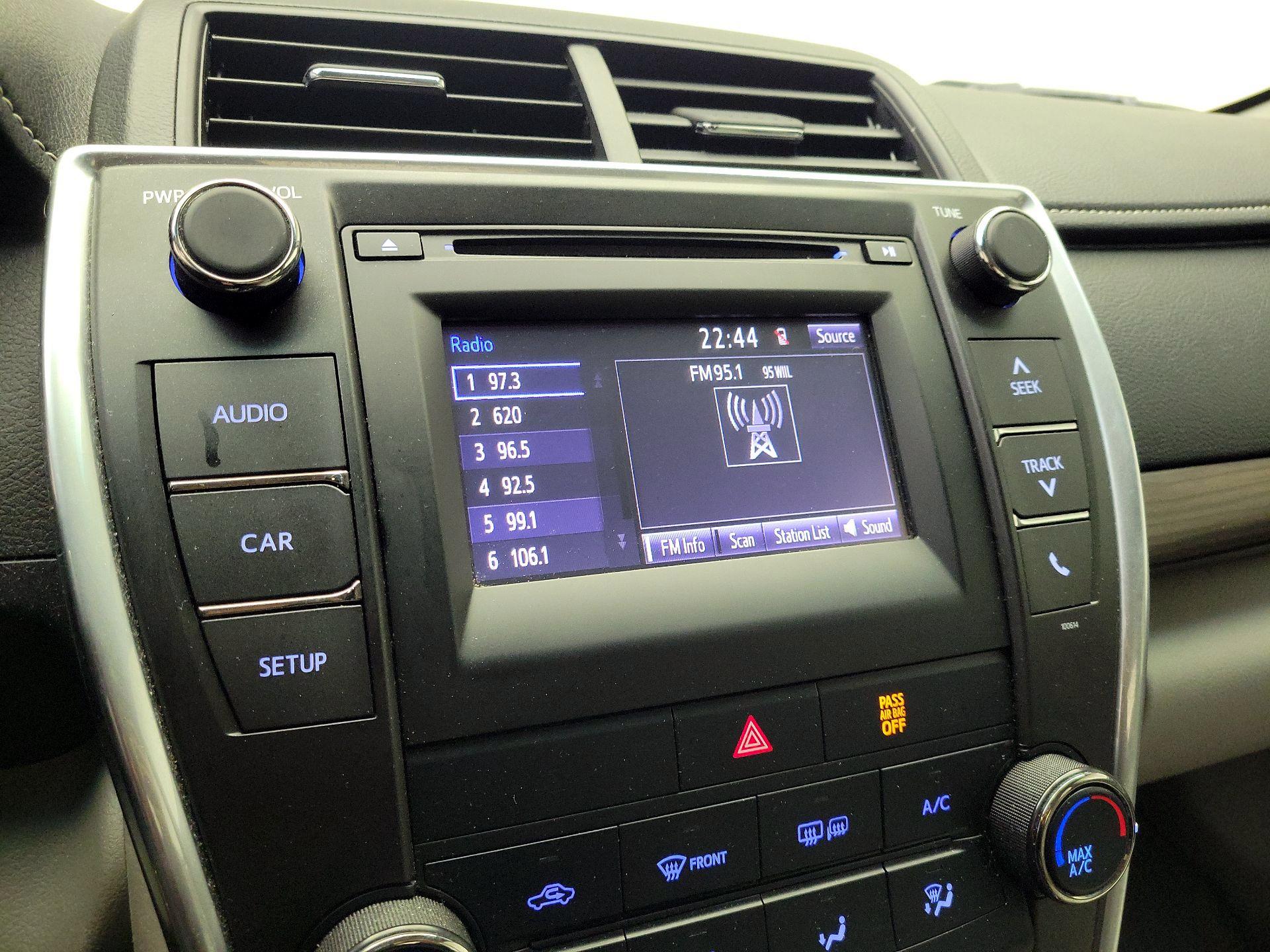 Thumbnail: 2016 Toyota Camry - 15