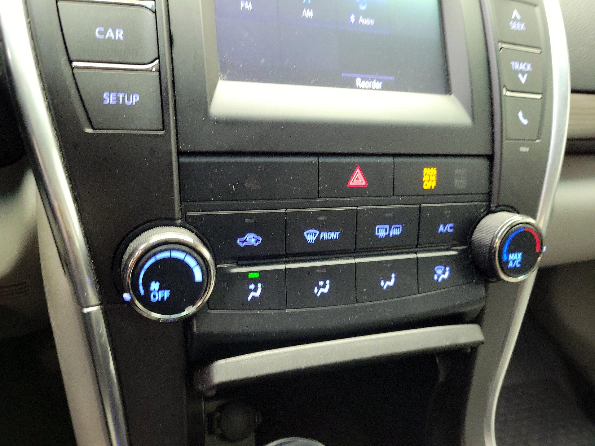 Thumbnail: 2016 Toyota Camry - 16