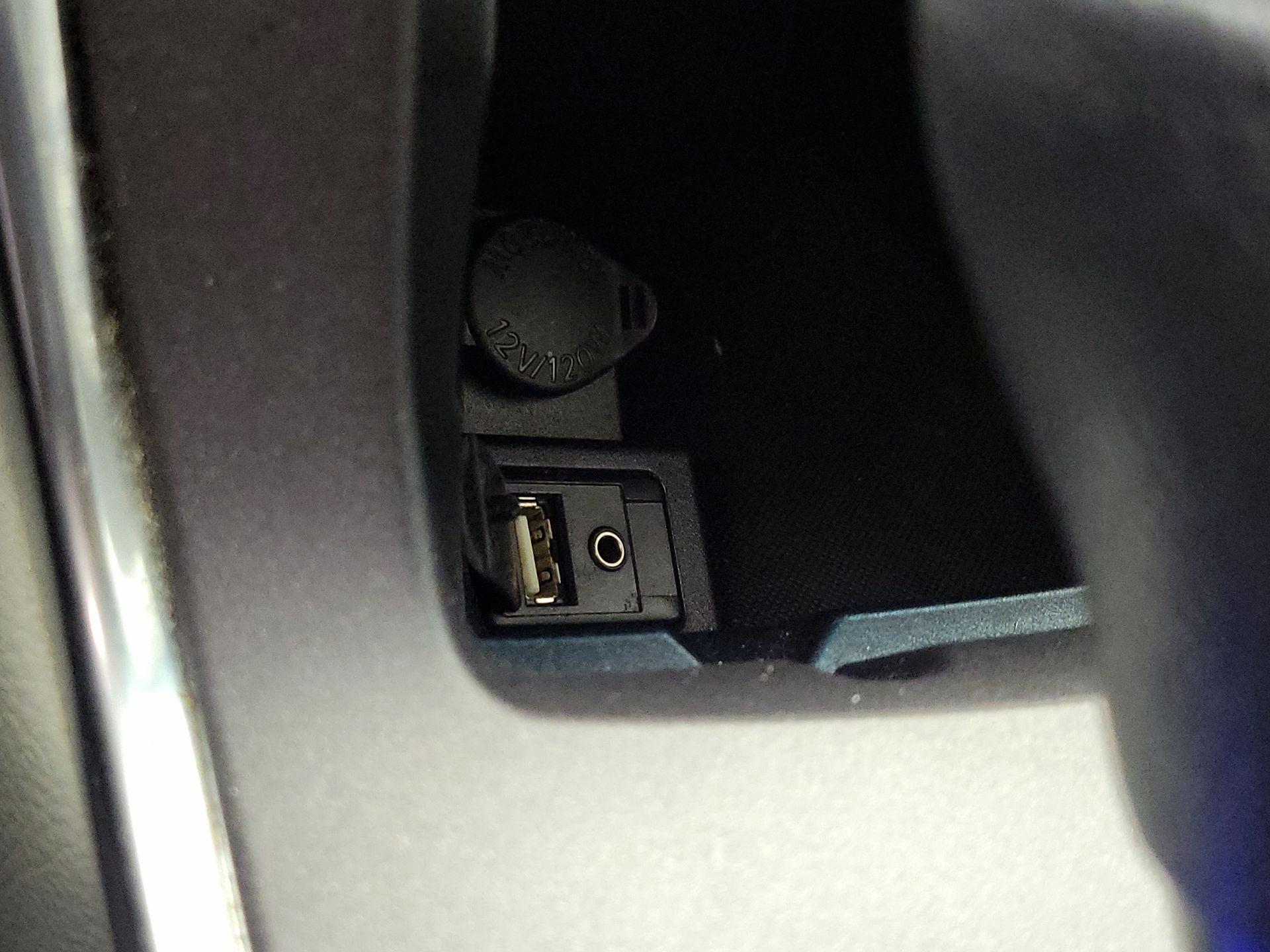 Thumbnail: 2016 Toyota Camry - 18