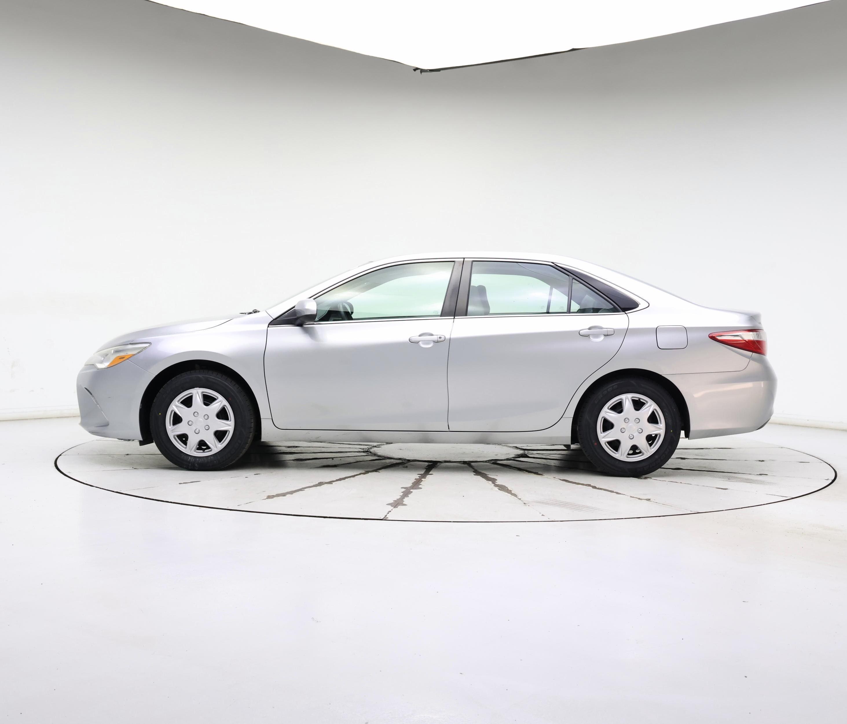 Thumbnail: 2016 Toyota Camry - 3