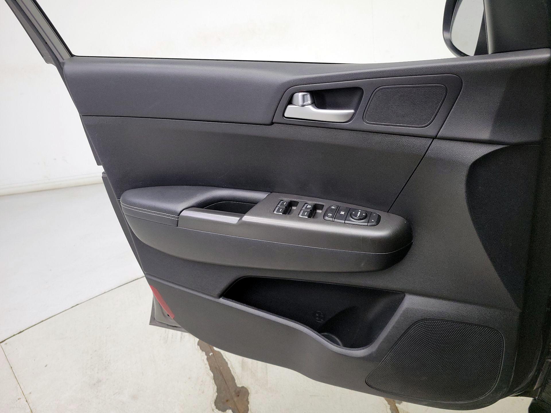 Thumbnail: 2018 Kia Sportage - 12