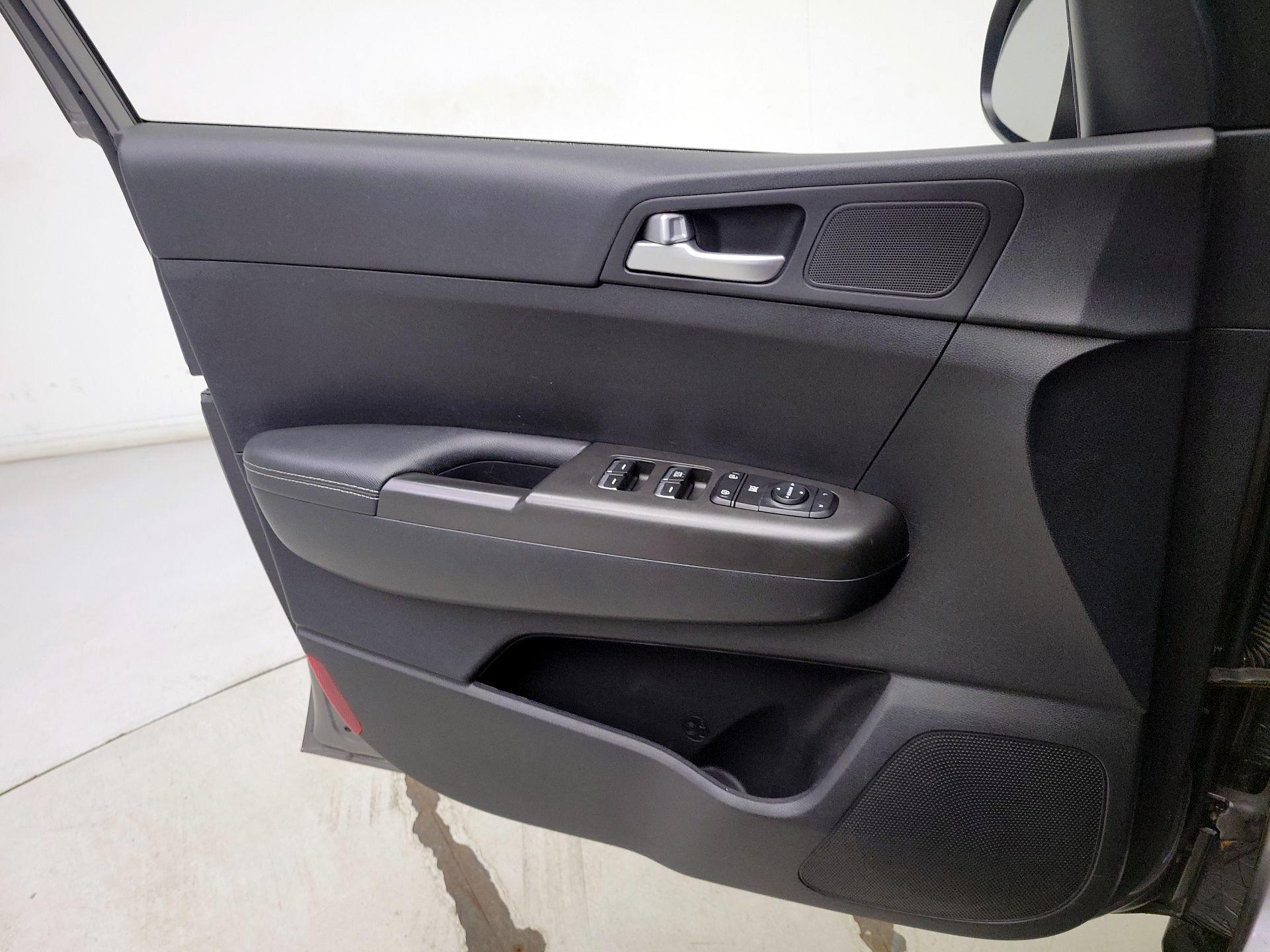 Thumbnail: 2017 Kia Sportage - 12