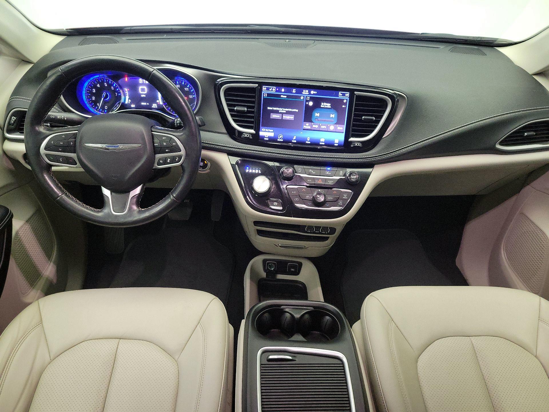 Thumbnail: 2021 Chrysler Pacifica - 9