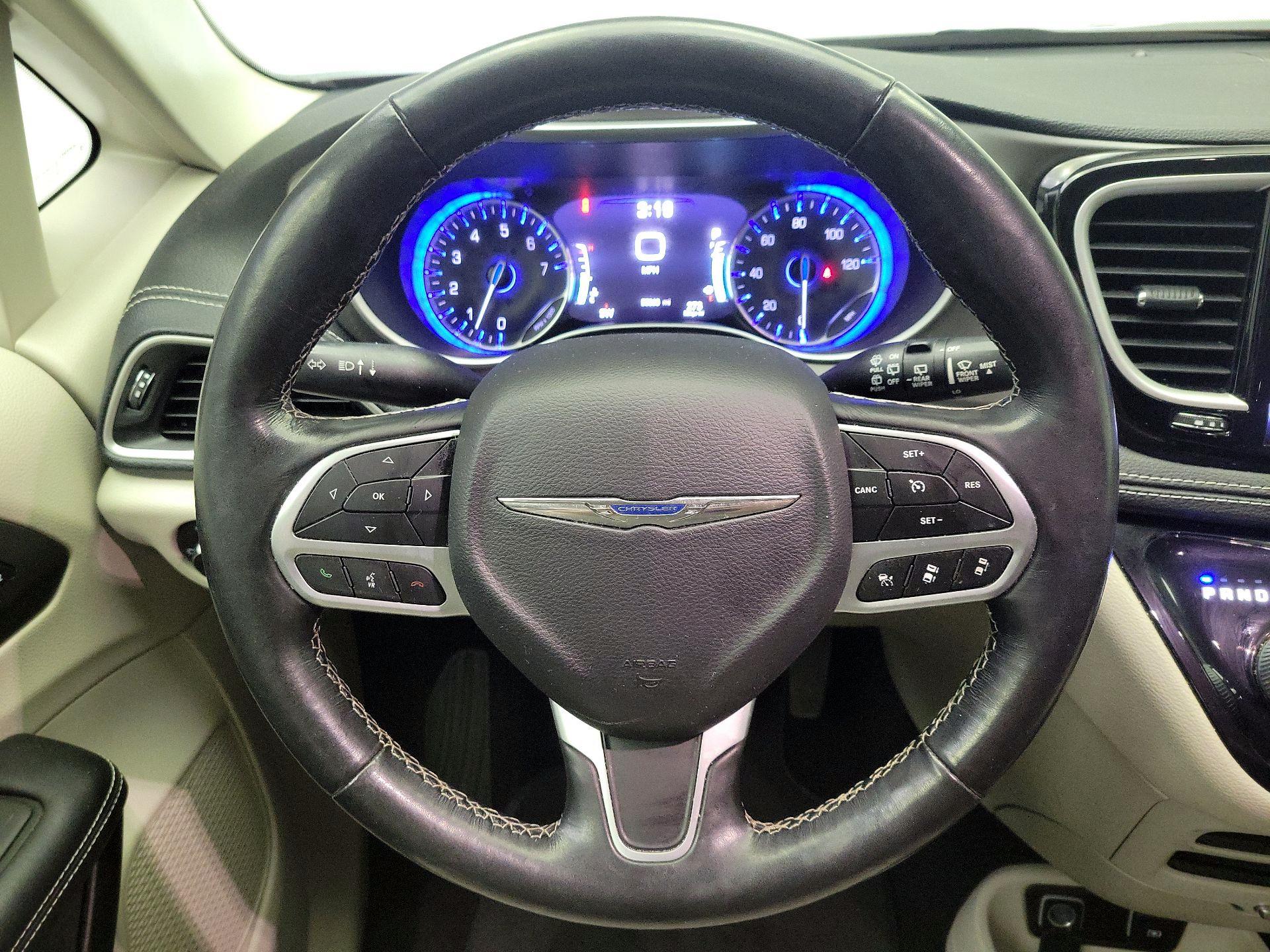 Thumbnail: 2021 Chrysler Pacifica - 10