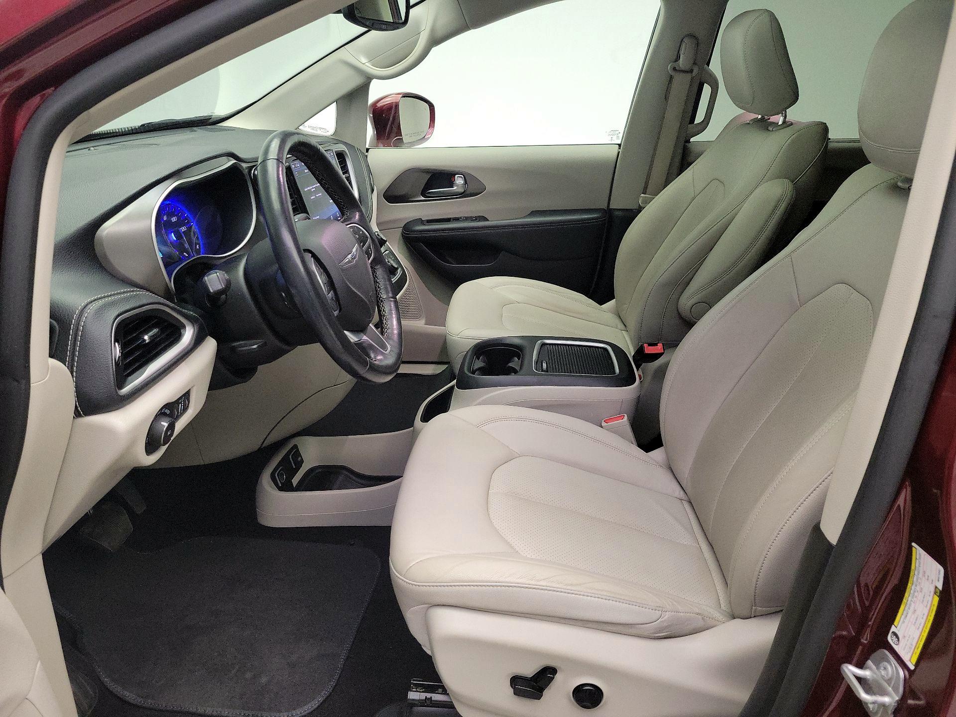 Thumbnail: 2021 Chrysler Pacifica - 11