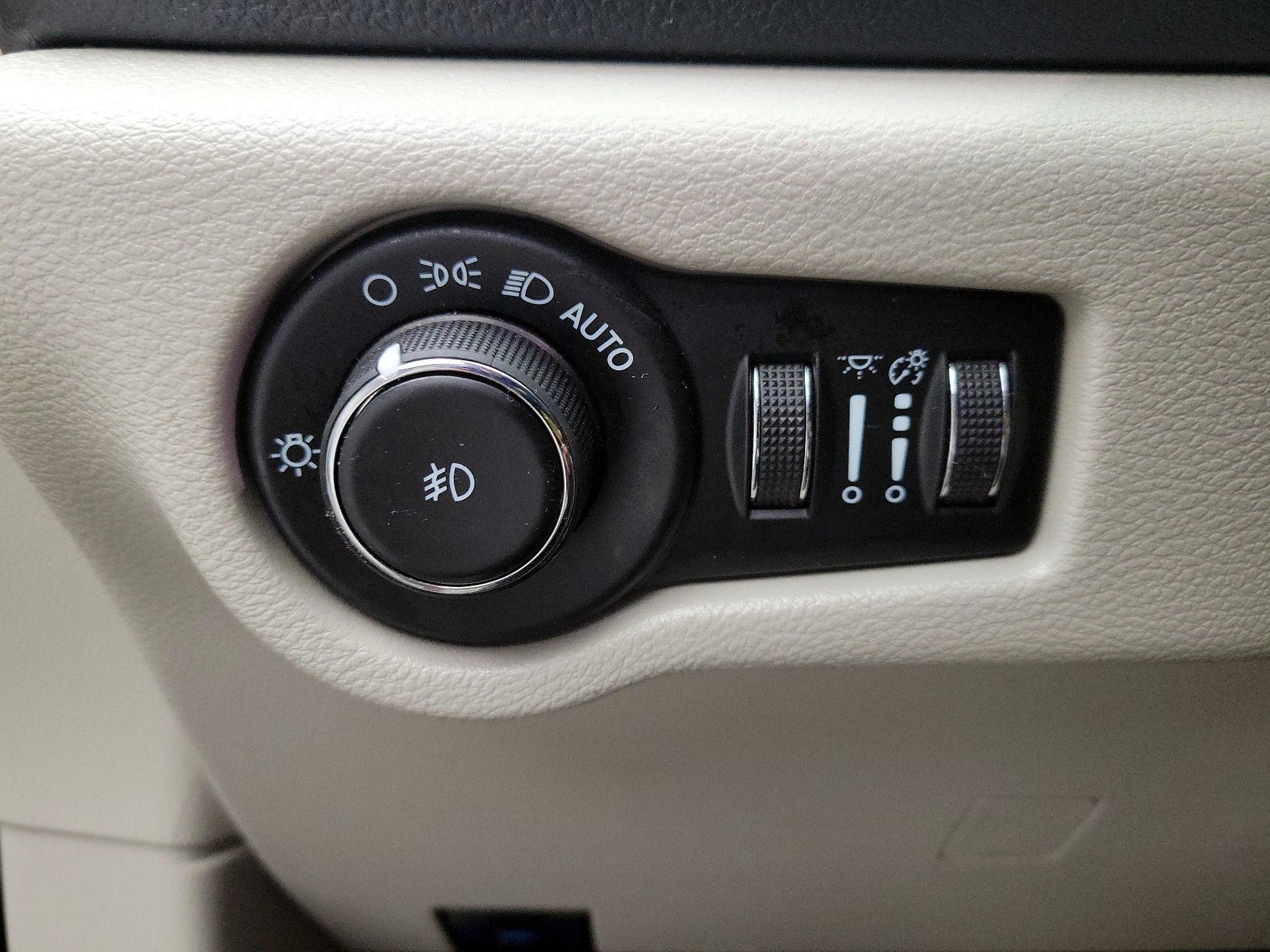 Thumbnail: 2021 Chrysler Pacifica - 13