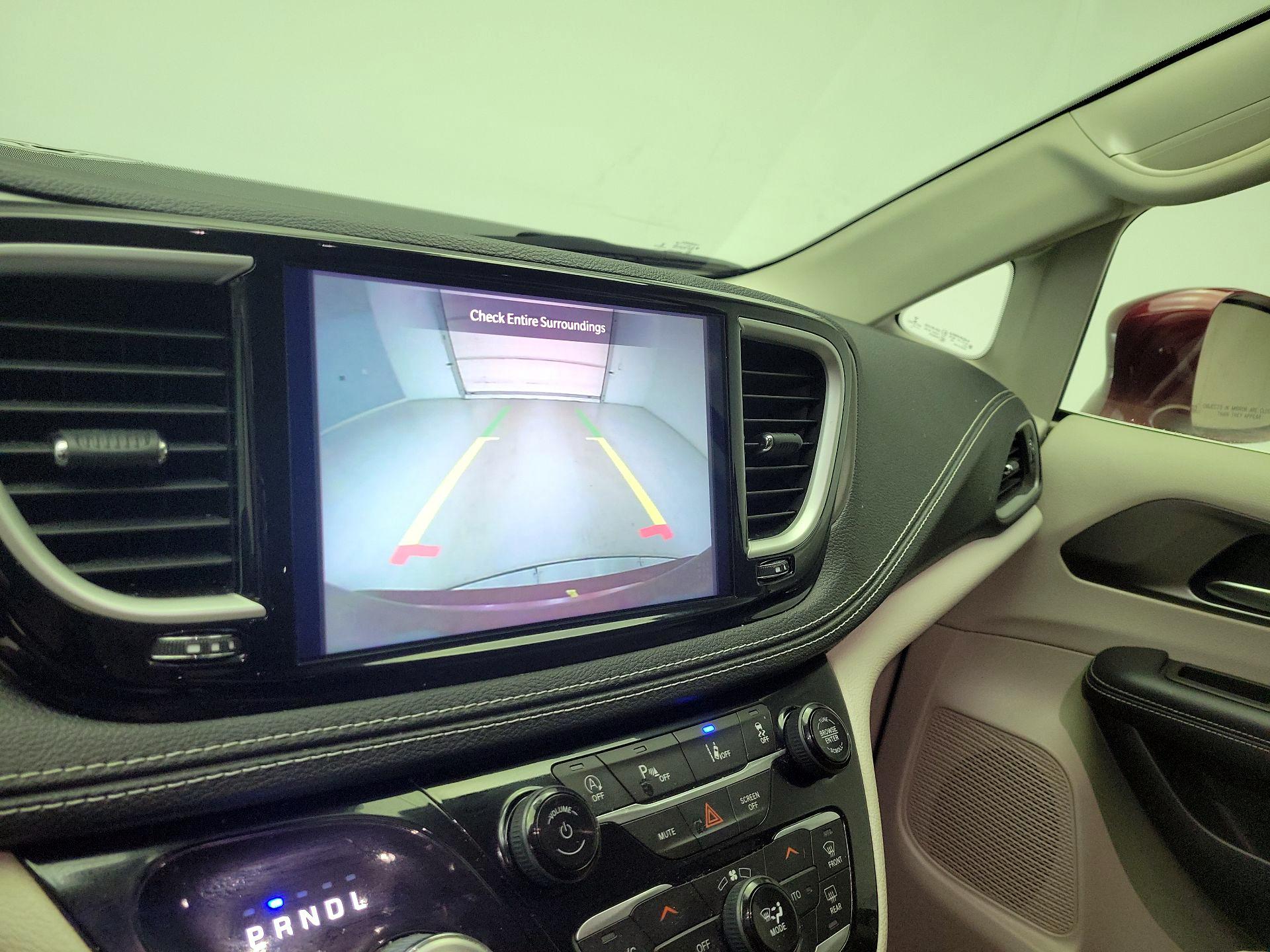 Thumbnail: 2021 Chrysler Pacifica - 14