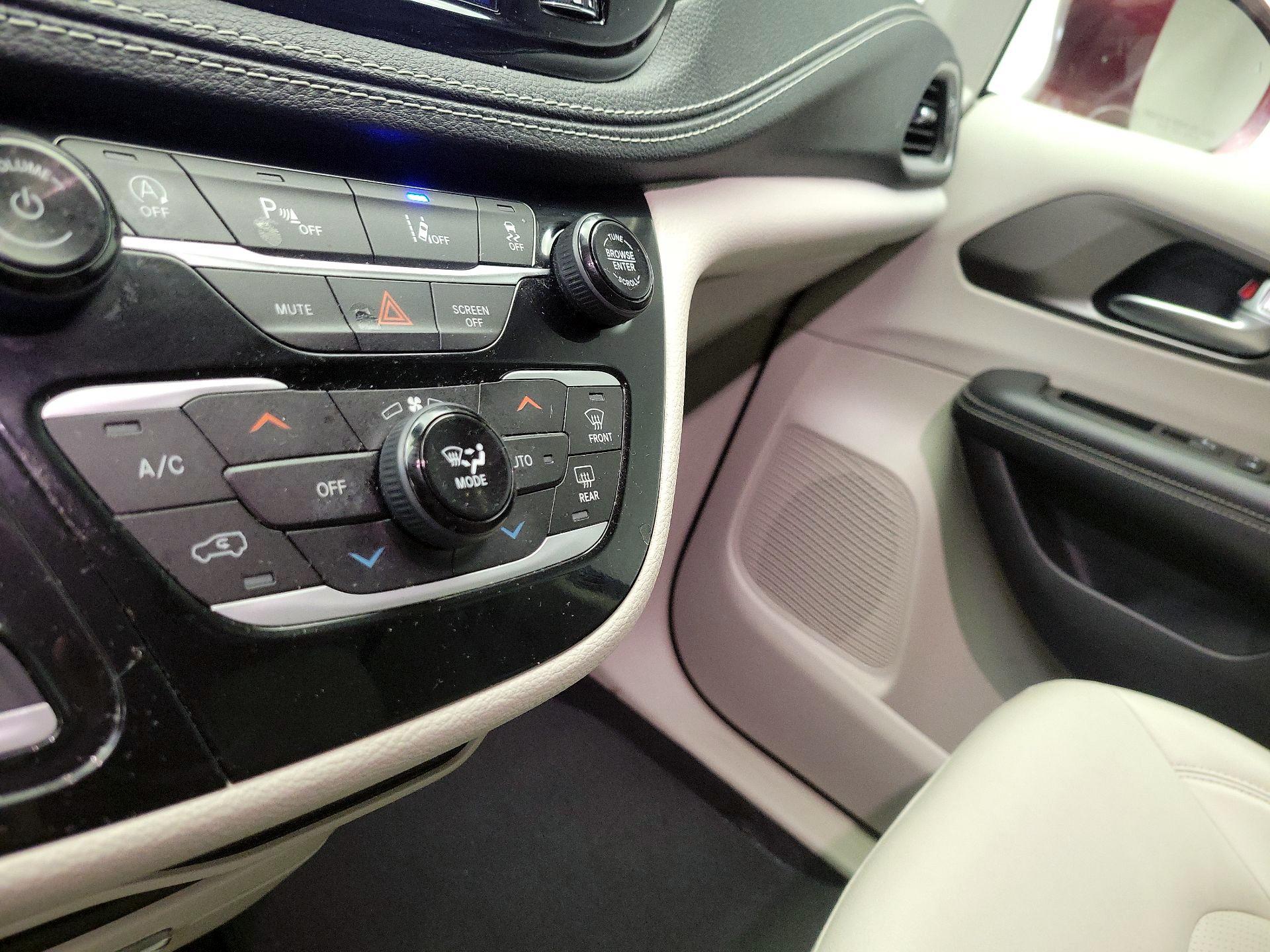 Thumbnail: 2021 Chrysler Pacifica - 16