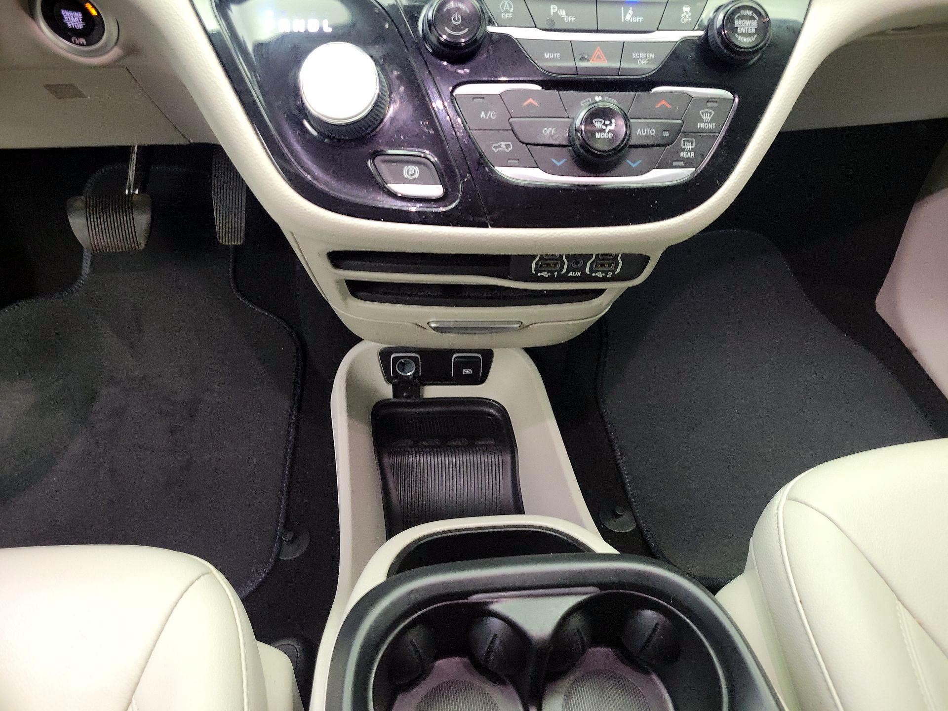 Thumbnail: 2021 Chrysler Pacifica - 17