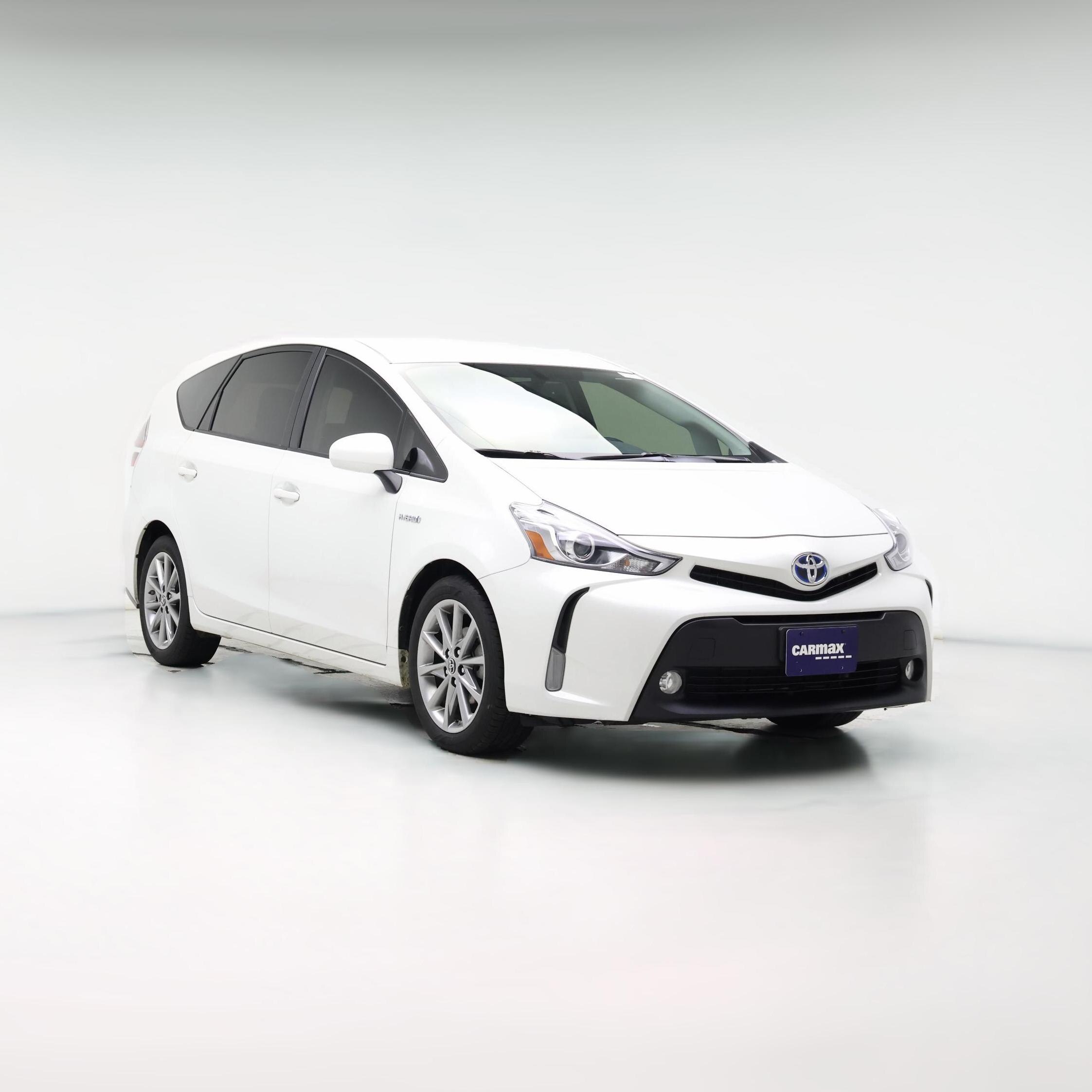 Thumbnail: 2015 Toyota Prius v - 1