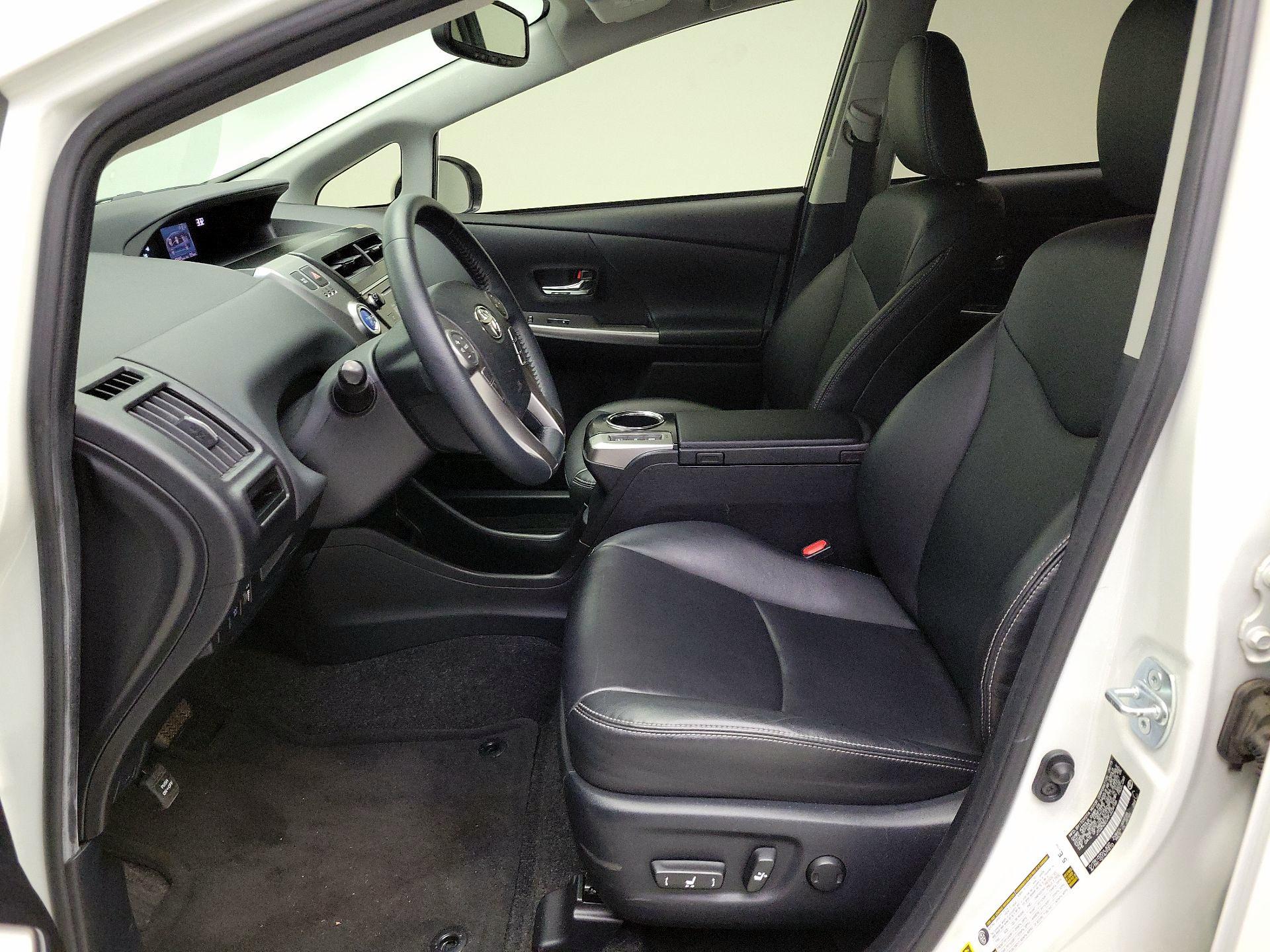 Thumbnail: 2015 Toyota Prius v - 11