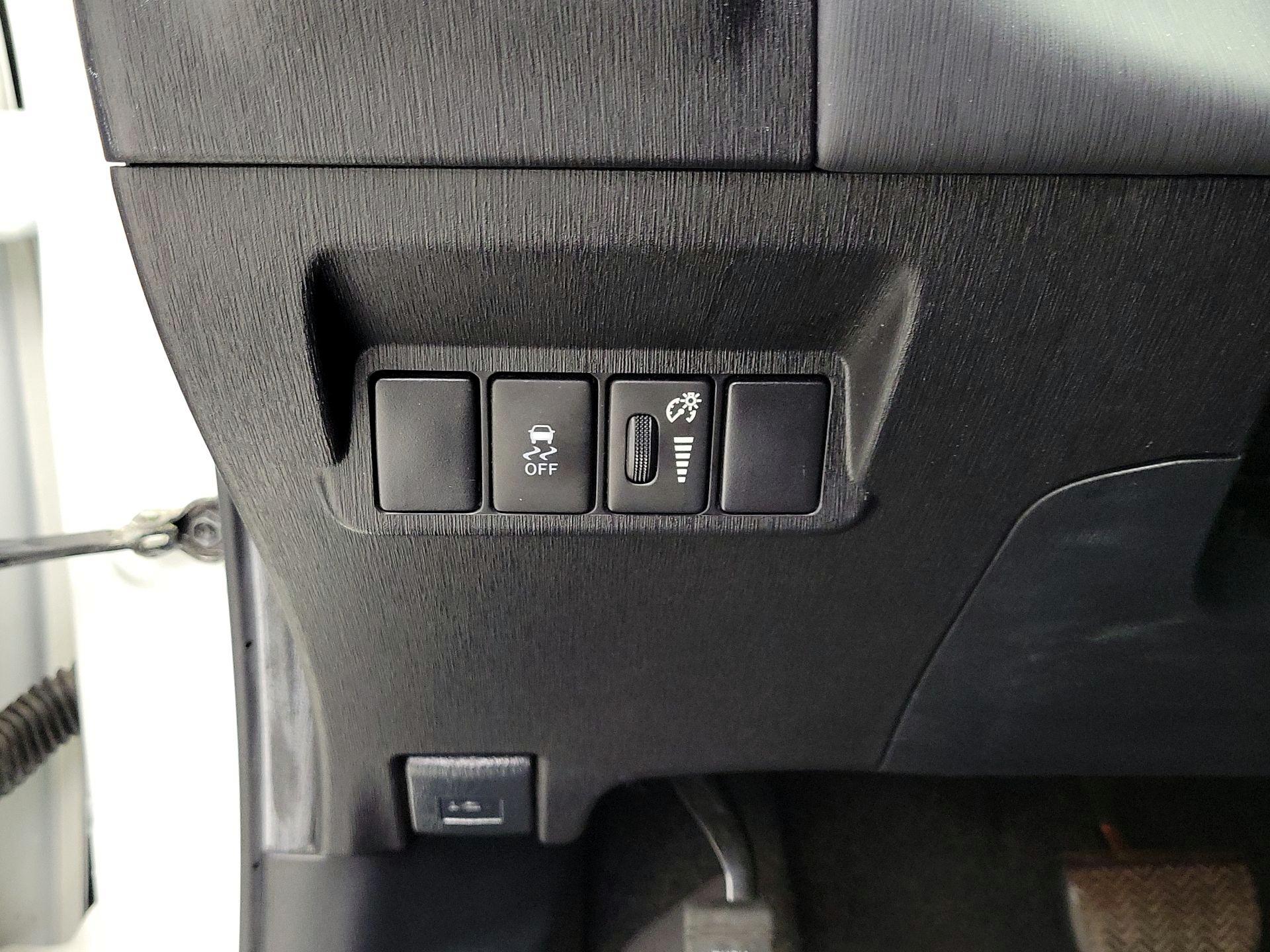 Thumbnail: 2015 Toyota Prius v - 13