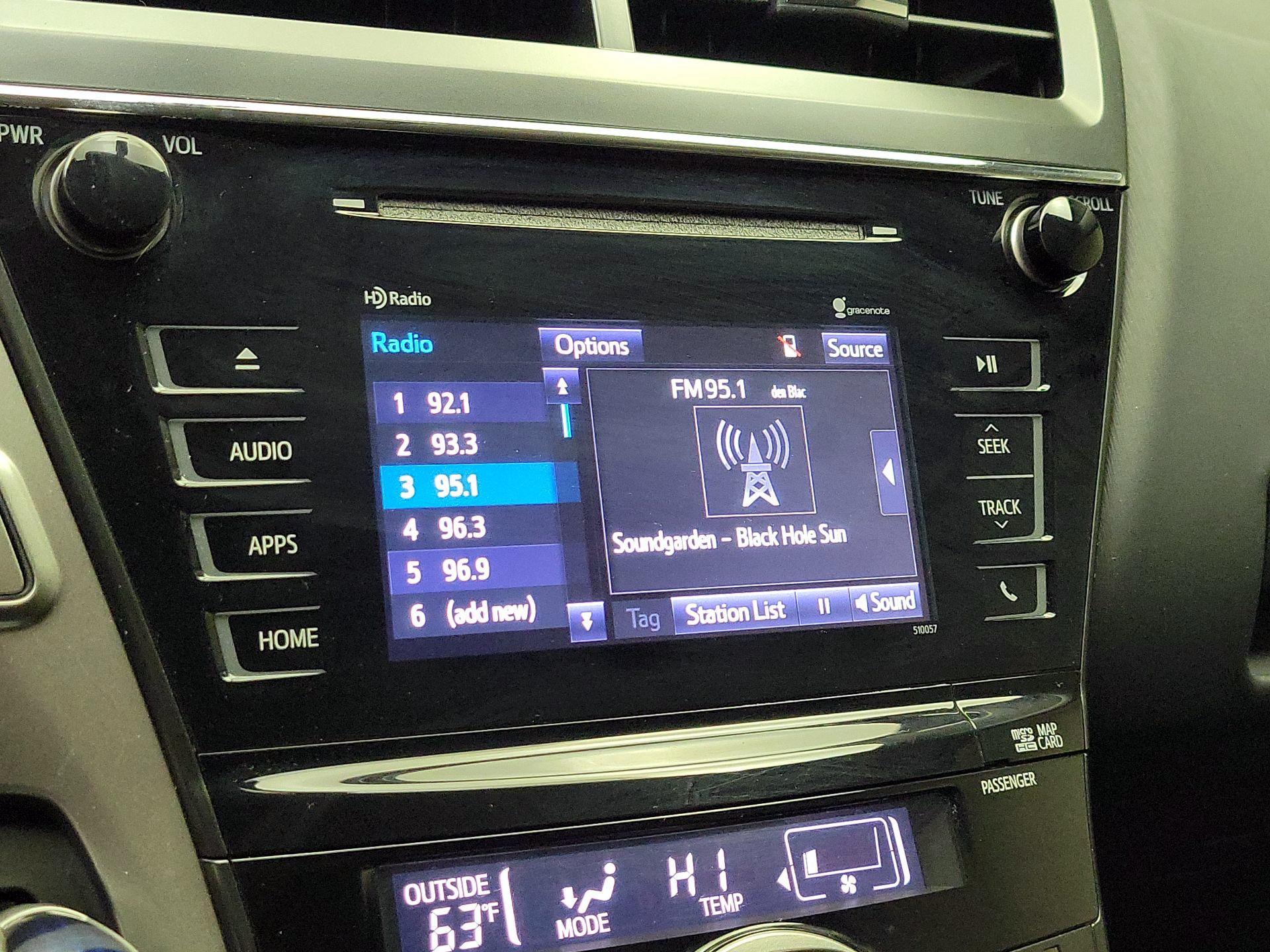 Thumbnail: 2015 Toyota Prius v - 16