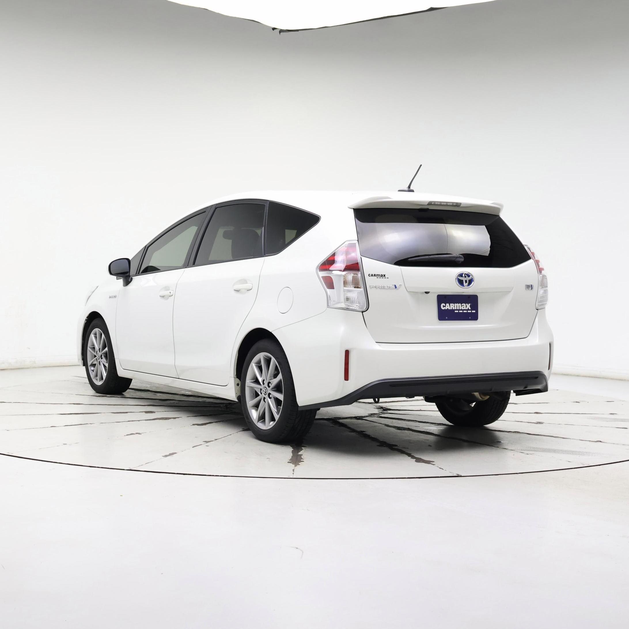 Thumbnail: 2015 Toyota Prius v - 2