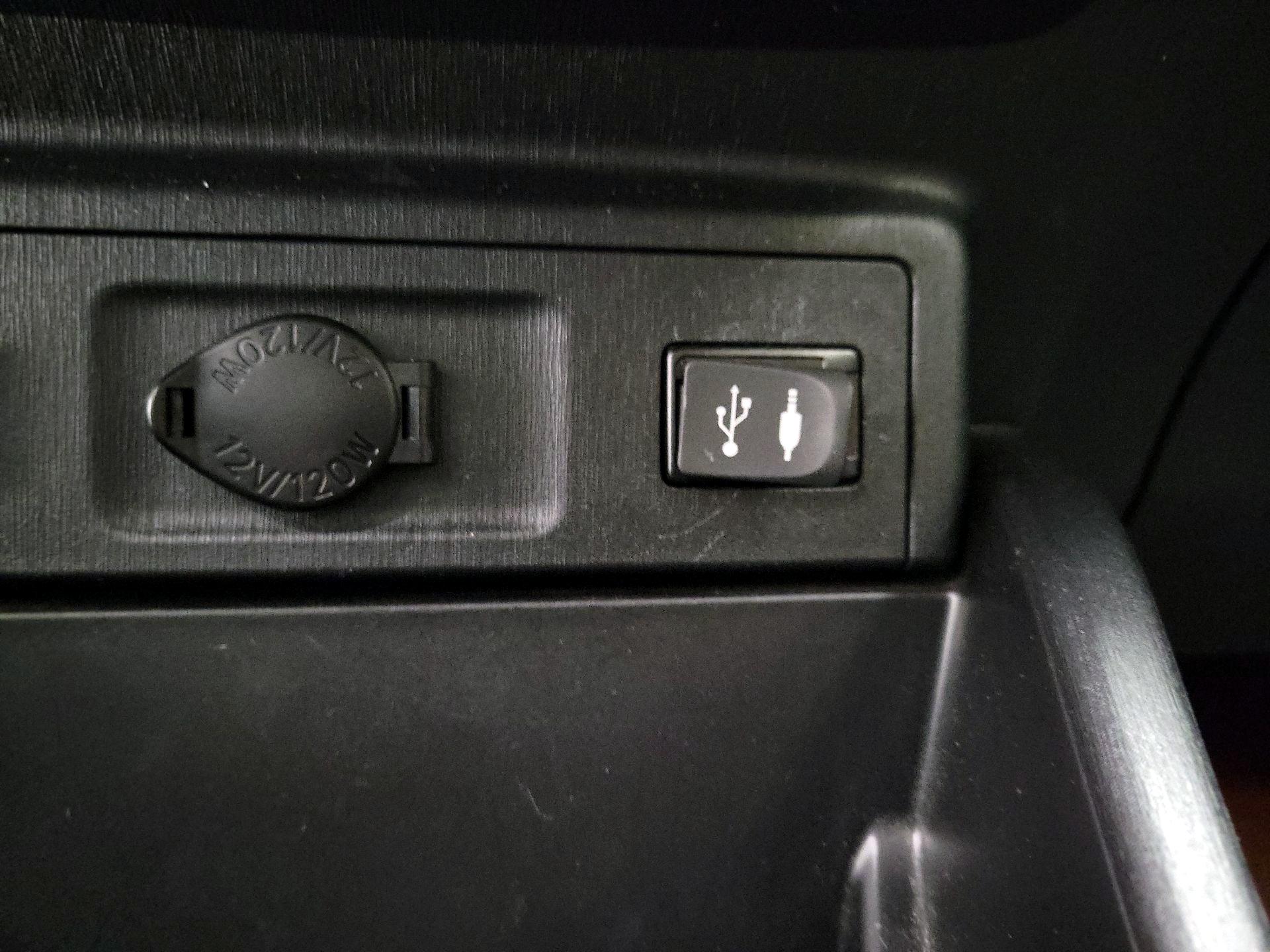 Thumbnail: 2015 Toyota Prius v - 19