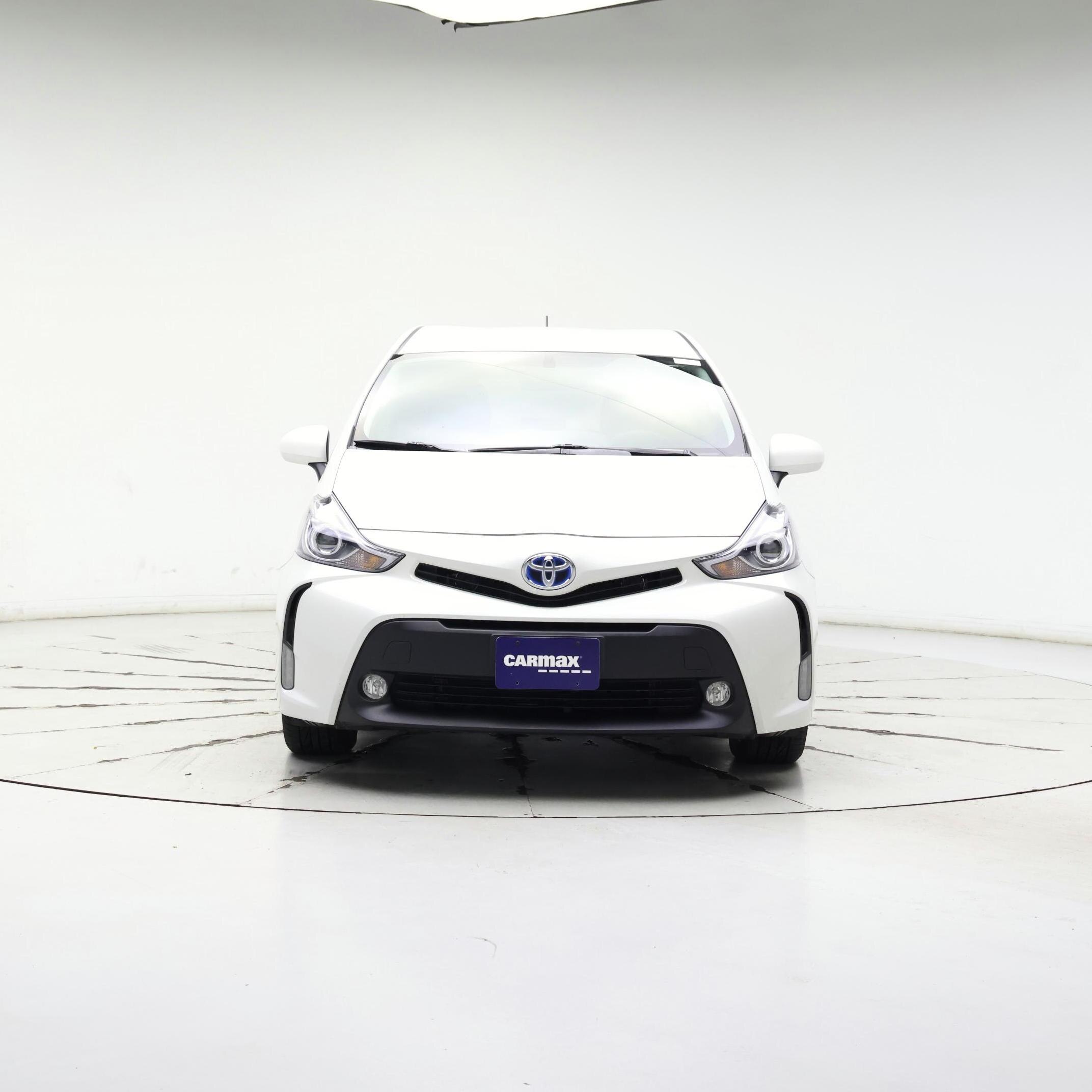 Thumbnail: 2015 Toyota Prius v - 5