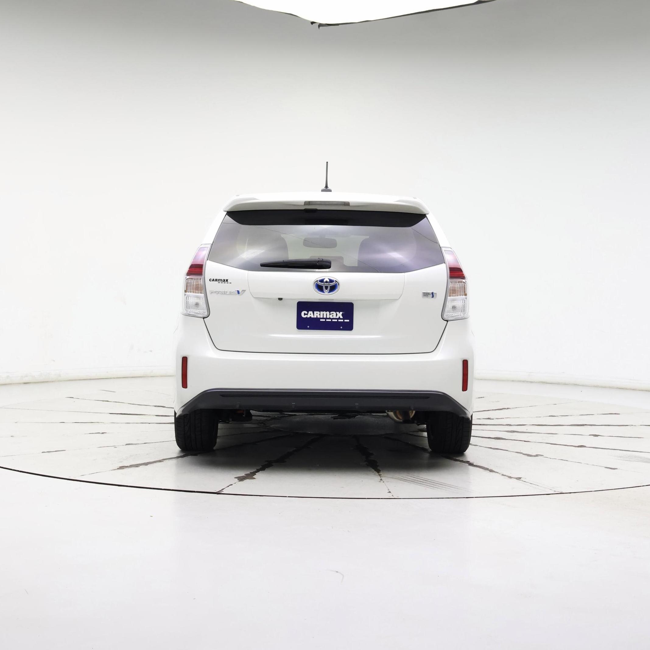 Thumbnail: 2015 Toyota Prius v - 6